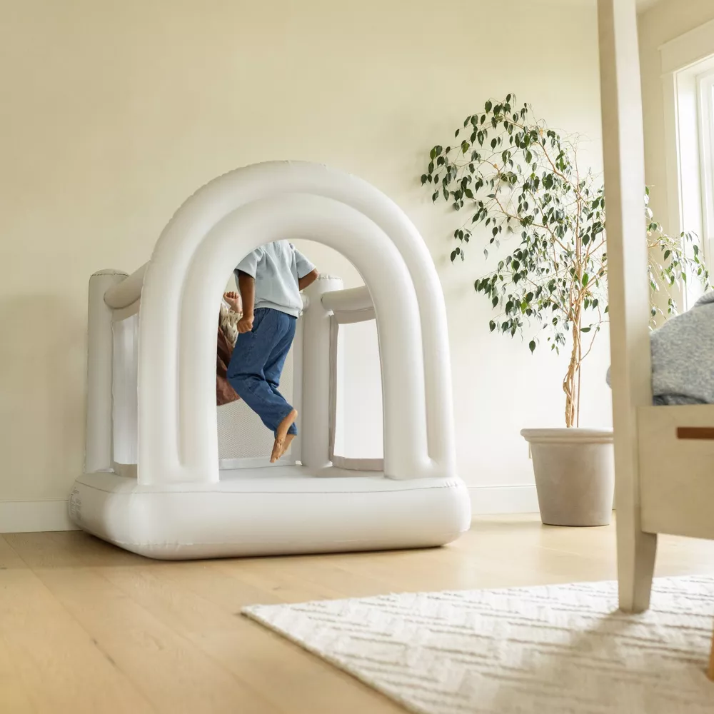 Mini Bounce House: Polyvinyl Material - Image 3