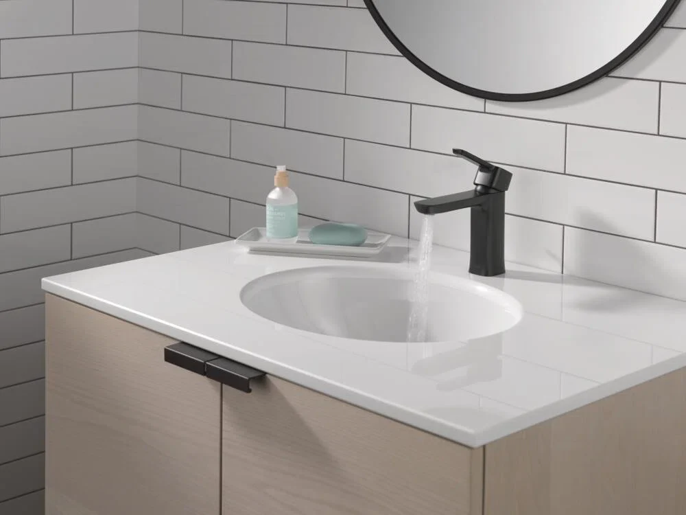 Modern Single Hole Bathroom Faucet with Drain Assembly - Image 5
