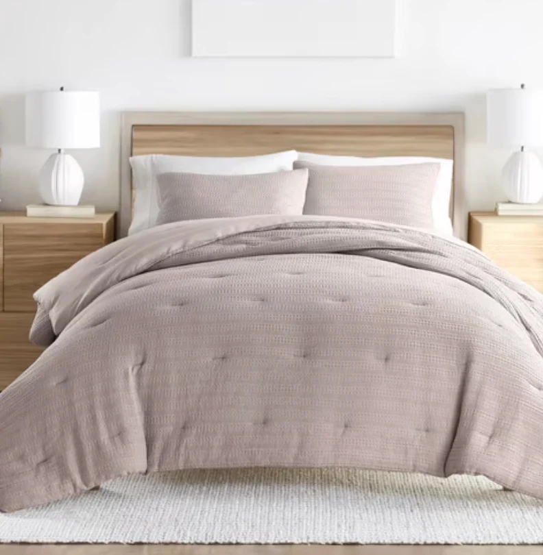 Noble Linens 3 Piece Mauve Waffle Textured All Season Down-Alternative Comforter Set, Full/Queen SHOWROOM ITEM