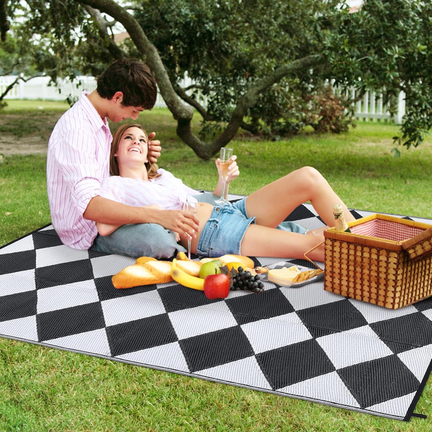 Modern Diamond Pattern Patio Rug, Black & White 9x12 - Image 3