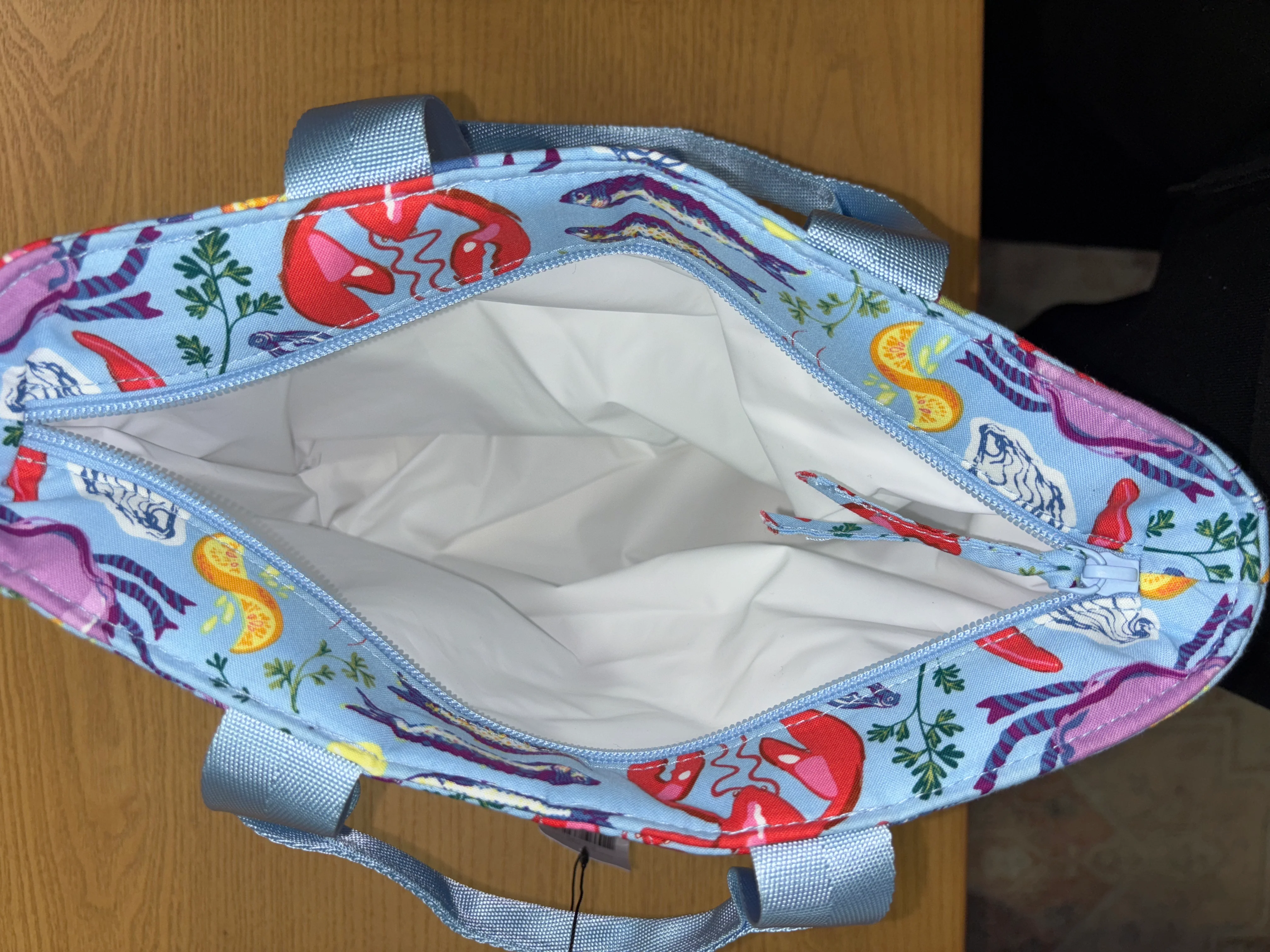 Outlet Essential Lunch Tote - Seafood Boil SHOWROOM ITEM - Image 4