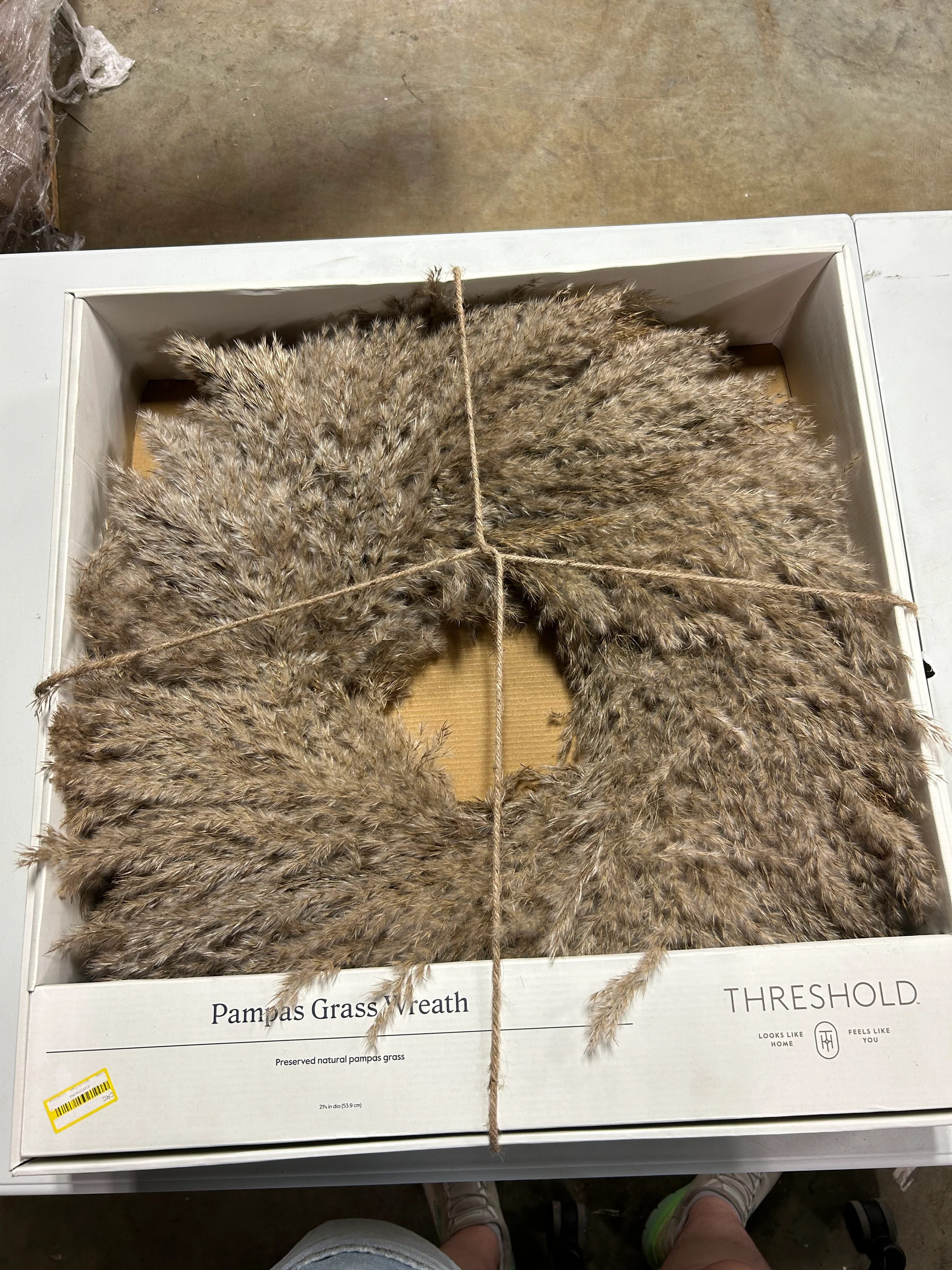 Pampas Grass Wreath Dried Natural Fluffy - Image 6