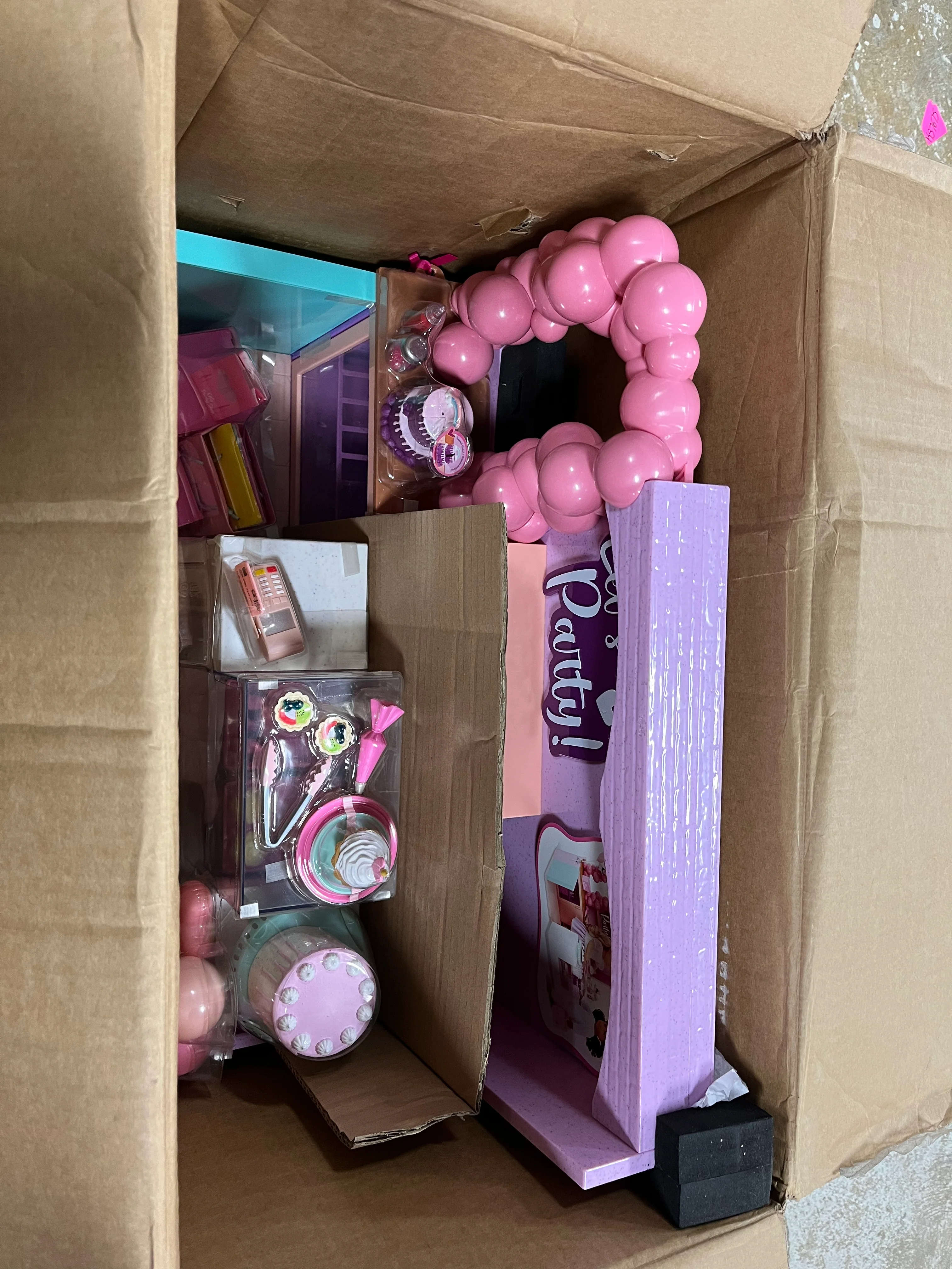 Party Shop & Accessories Playset for 18'' Dolls - Image 10