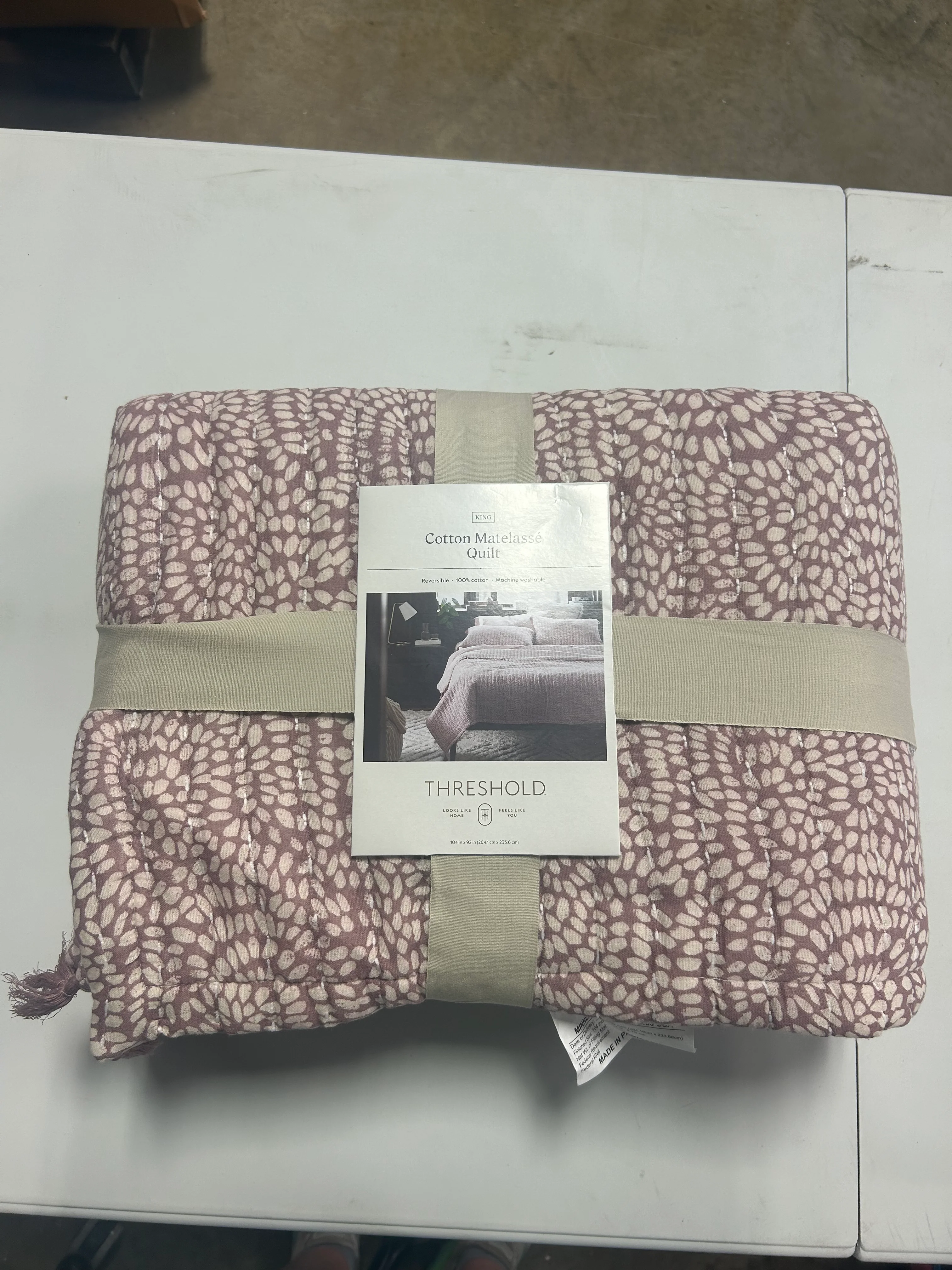 Pink and White cotton matelasse’ Quilt King - Image 4
