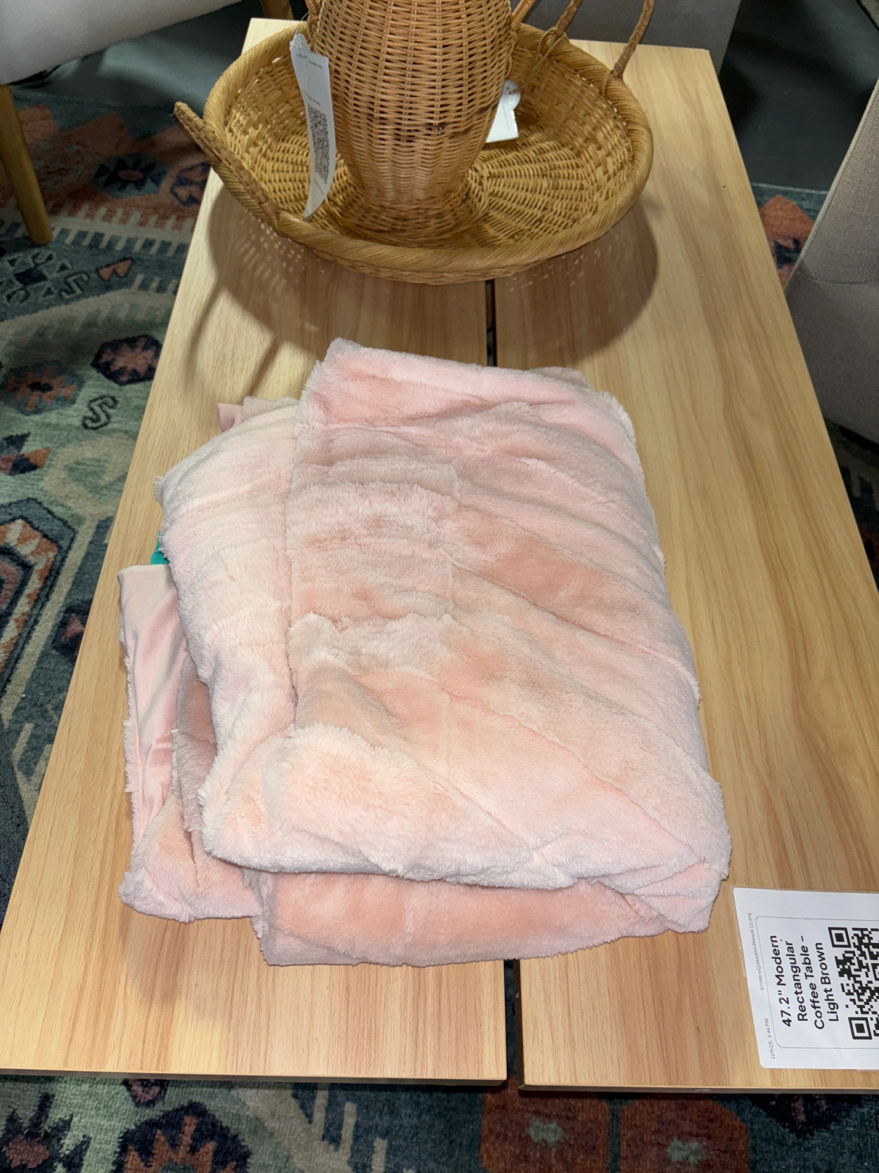 Pink Wave Kids' Plush Throw Blanket SHOWROOM ITEM - Image 3