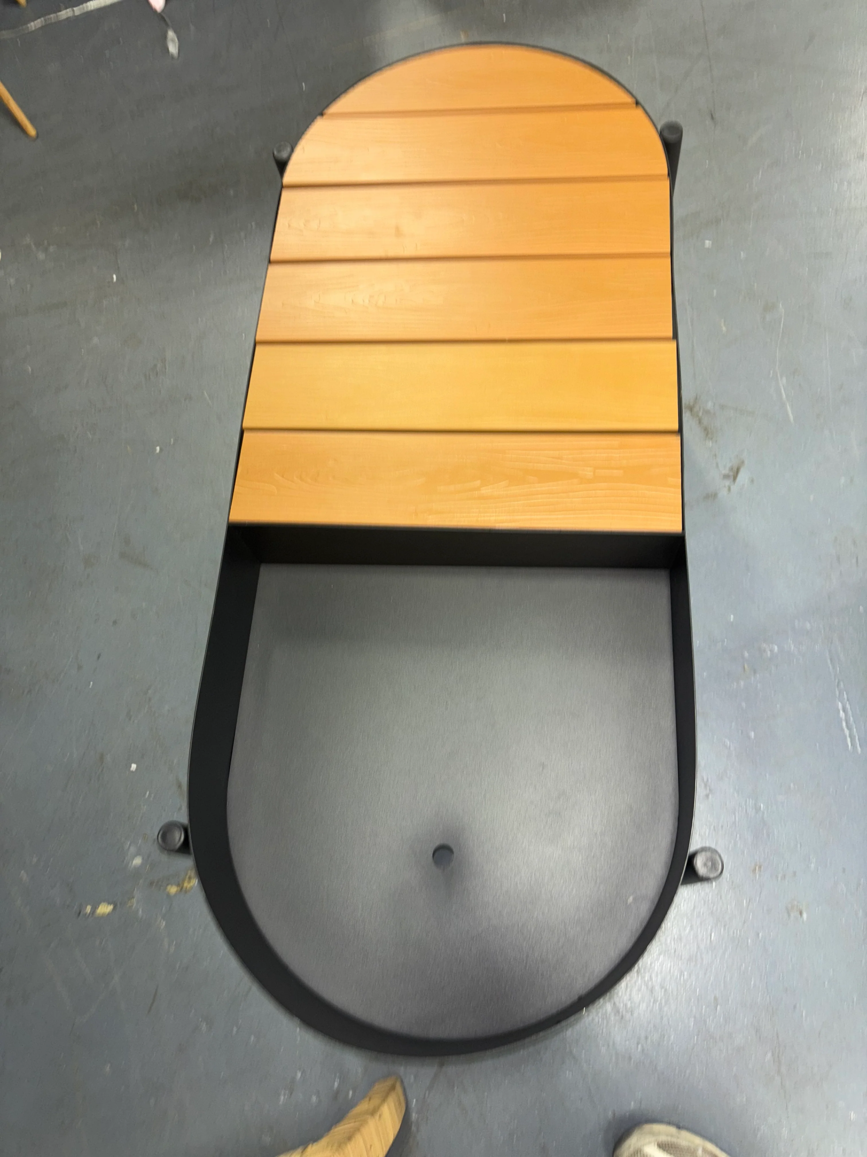 Planter Metal Stand Black SHOWROOM ITEM - Image 4