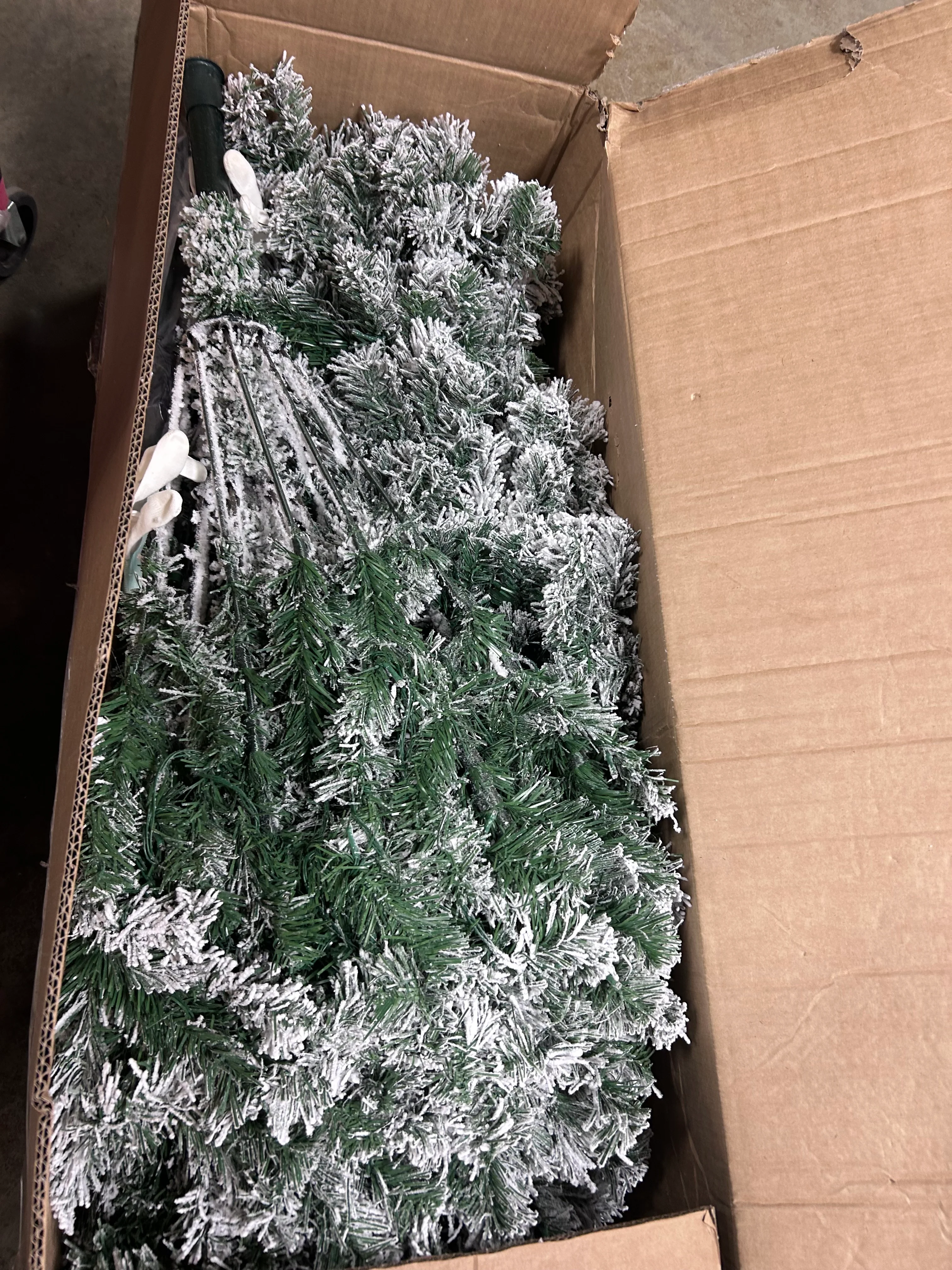 Pre-Lit Flocked Christmas Tree - Image 6