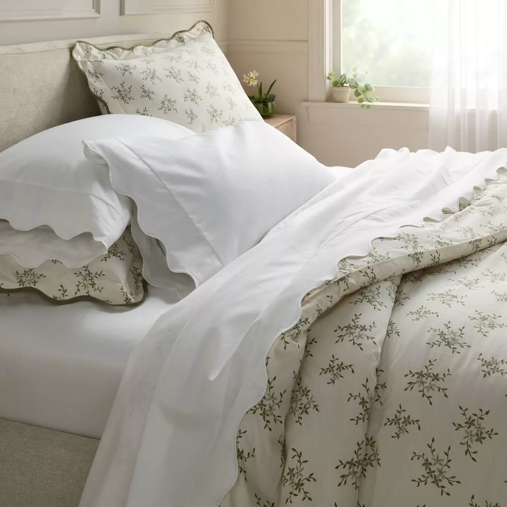400 Thread Count Performance Sheet Set White Scalloped Hem Queen - Image 4