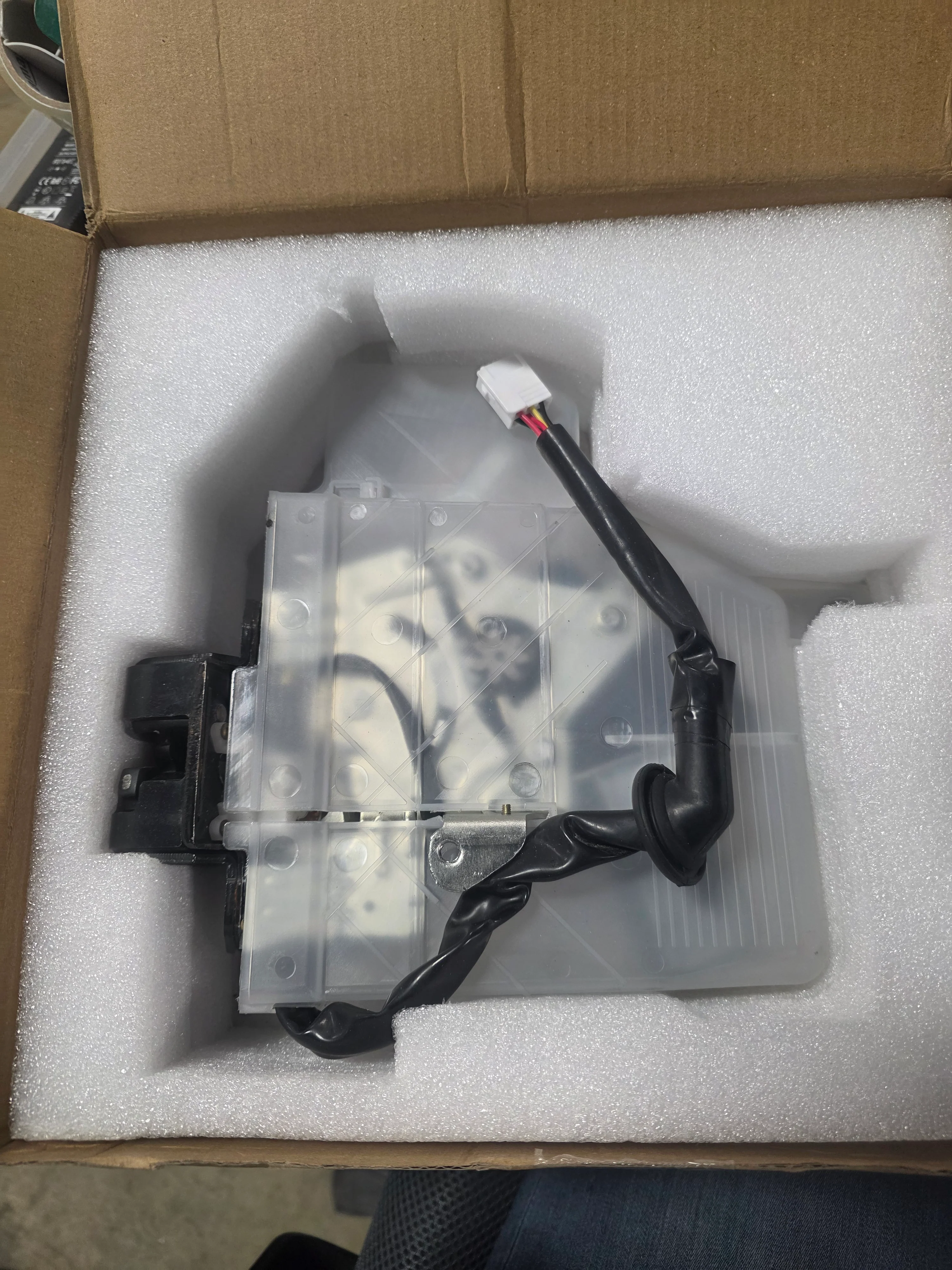 Rear Door Hatch Lock Latch w/Motor - Image 6