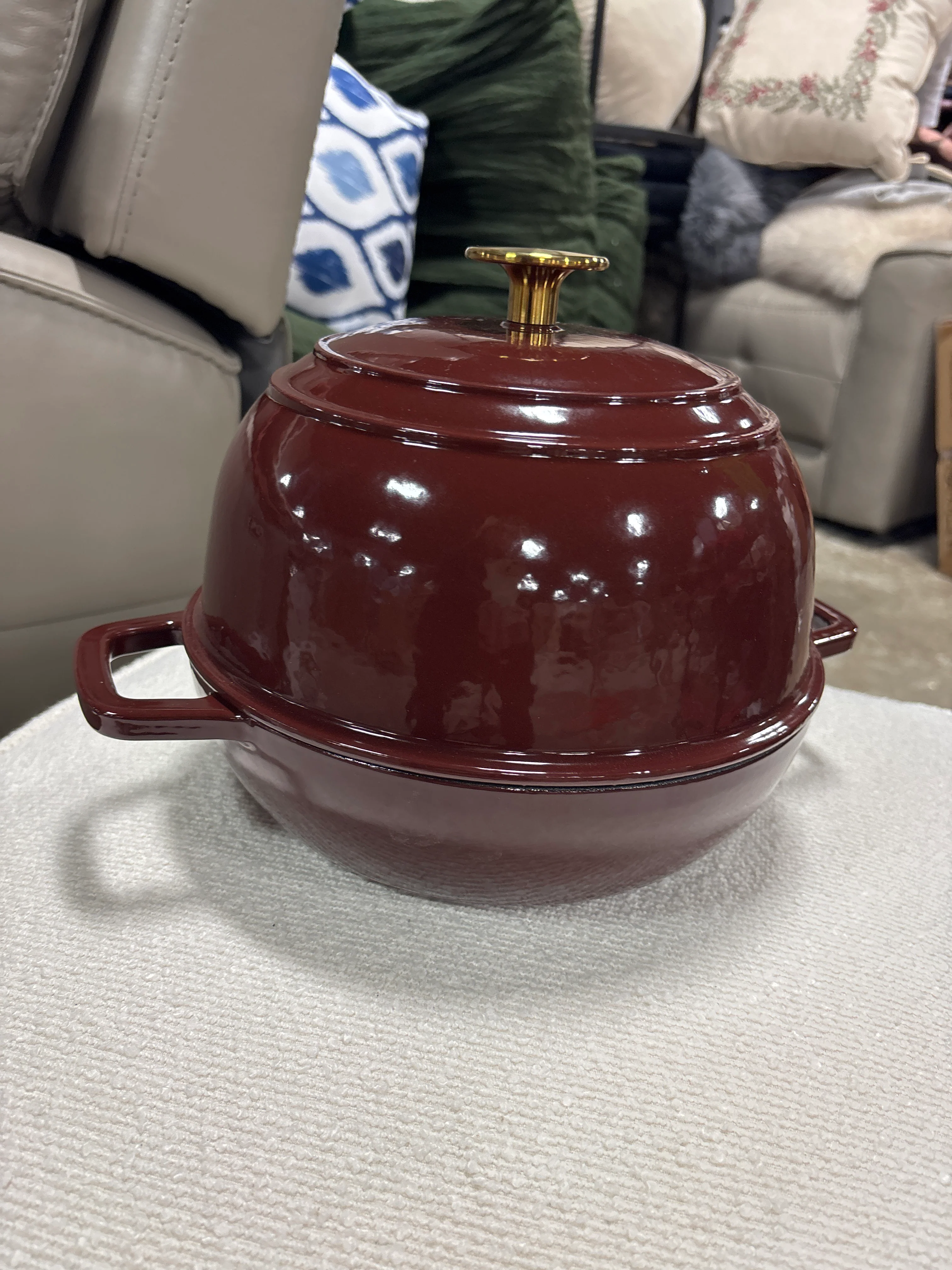 Red Dutch Bread Oven Cast Iron SHOWROOM ITEM - Image 2
