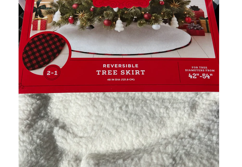 Reversible Christmas Tree Skirt Red Plaid /White Faux Fur, final cut - Image 4