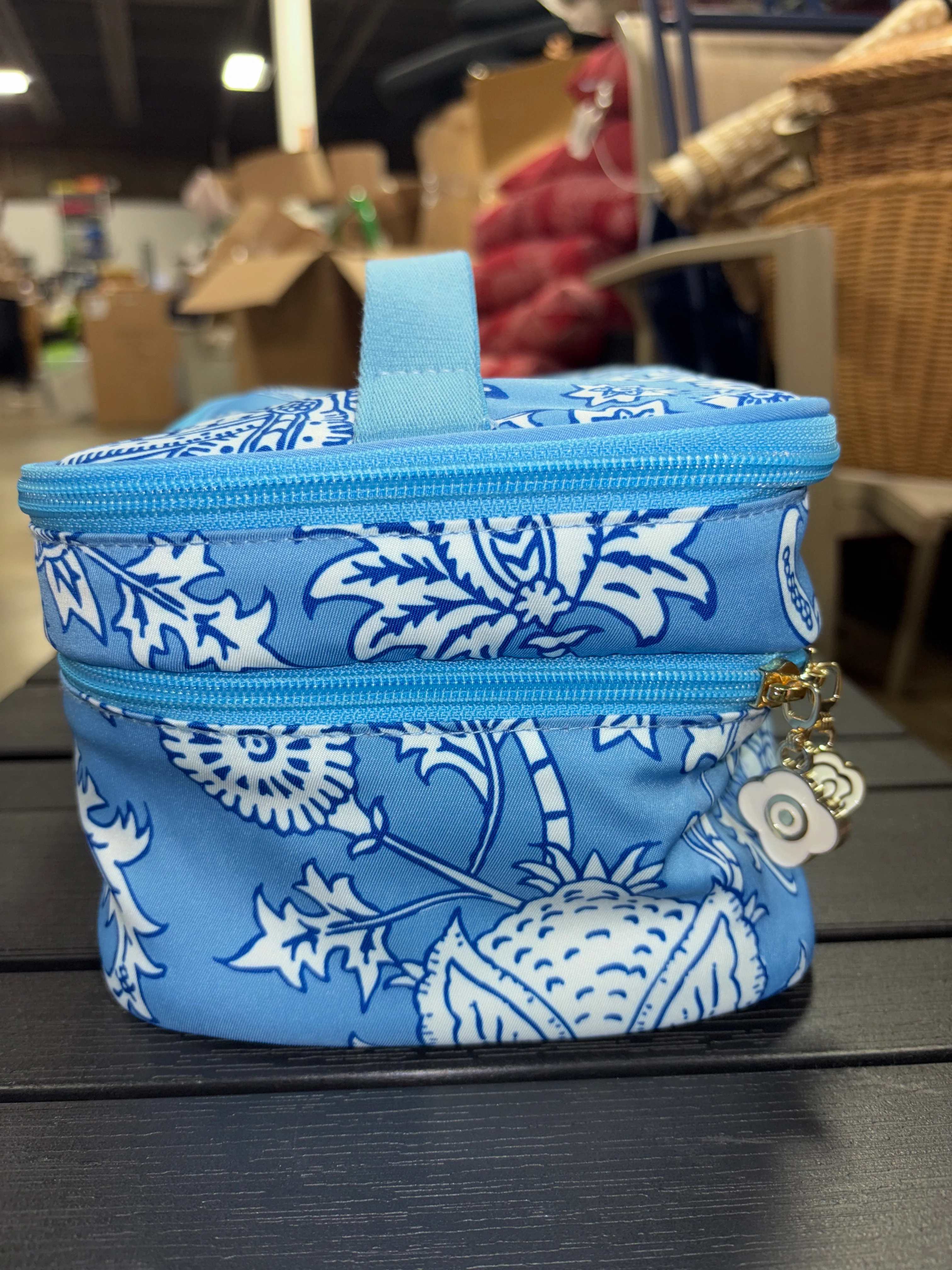 Roller Rabbit Floral Vines Soft Sided Vanity Case Blue SHOWROOM ITEM - Image 3