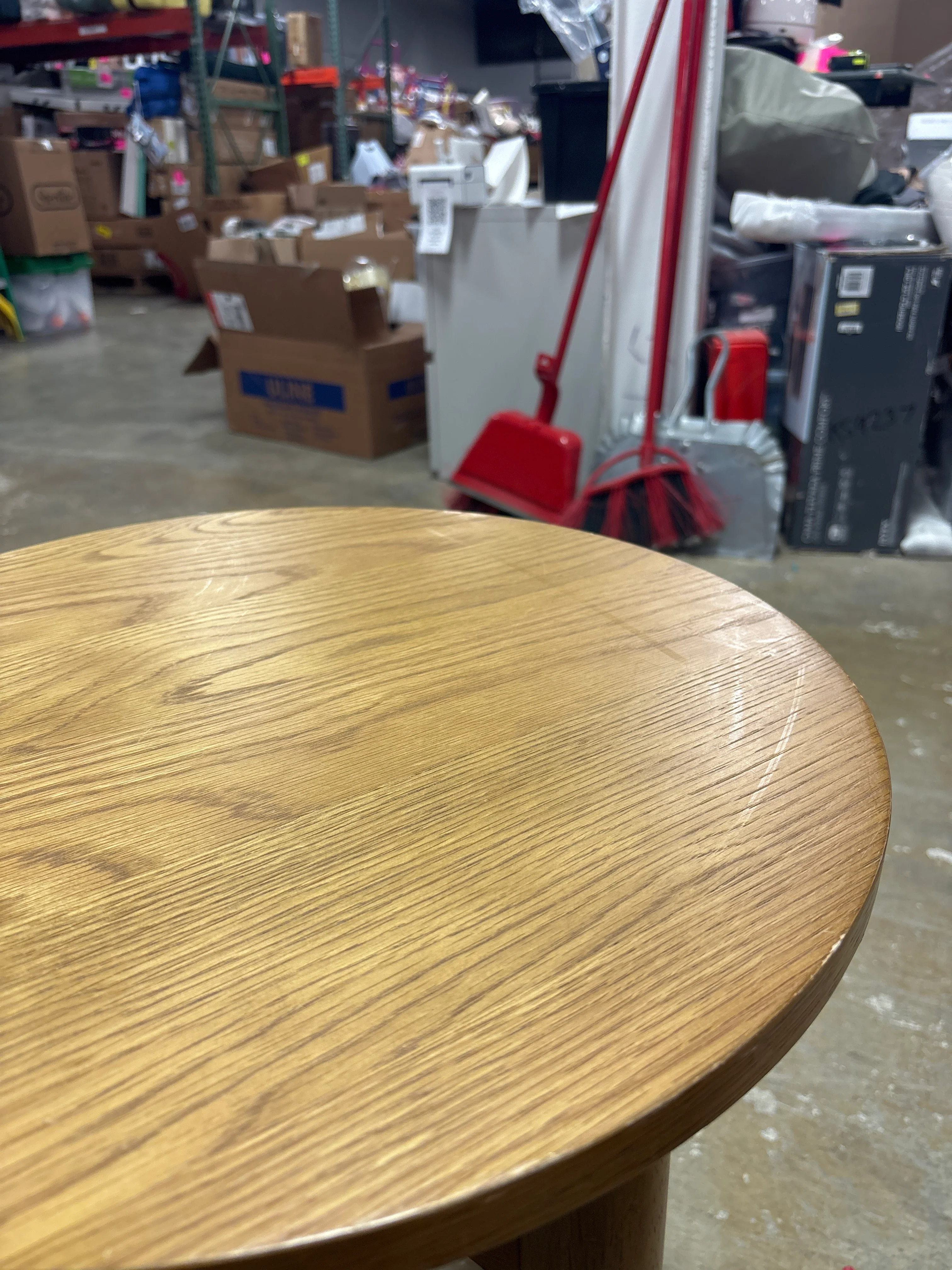 Scalloped Accent Table Light Oak SHOWROOM ITEM - Image 3