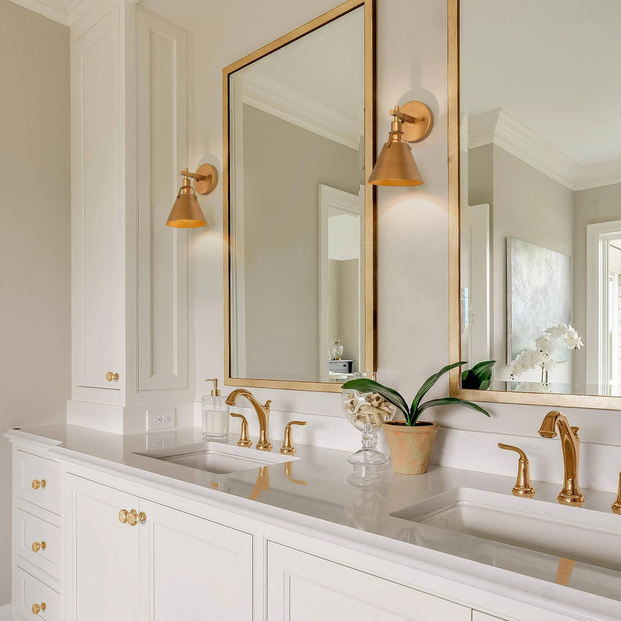 Modern Gold Wallsconce with Metal, 1-Light - Image 4