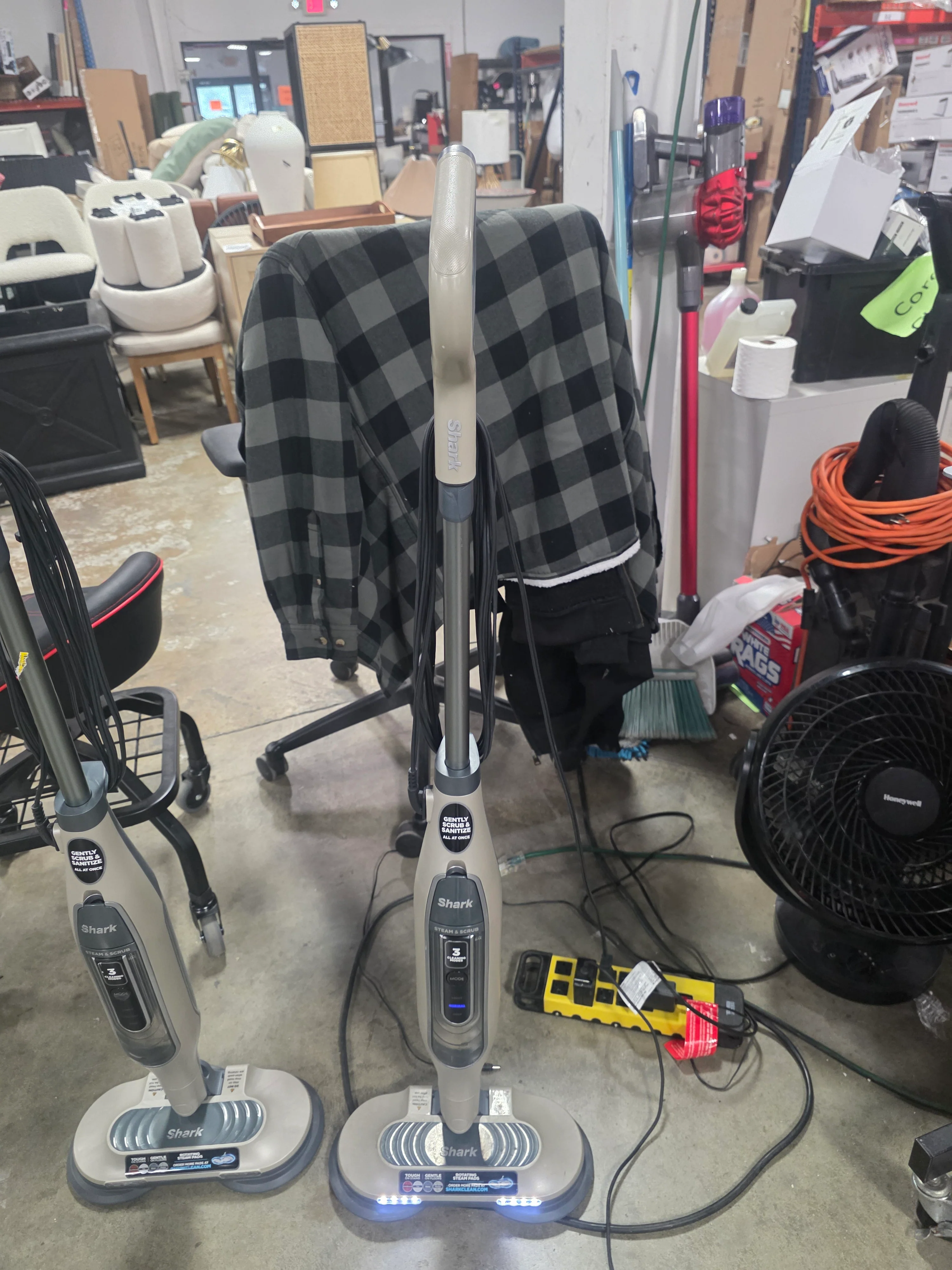 Scrub and Sanitizing Hard Floor Steam Mops - Image 7