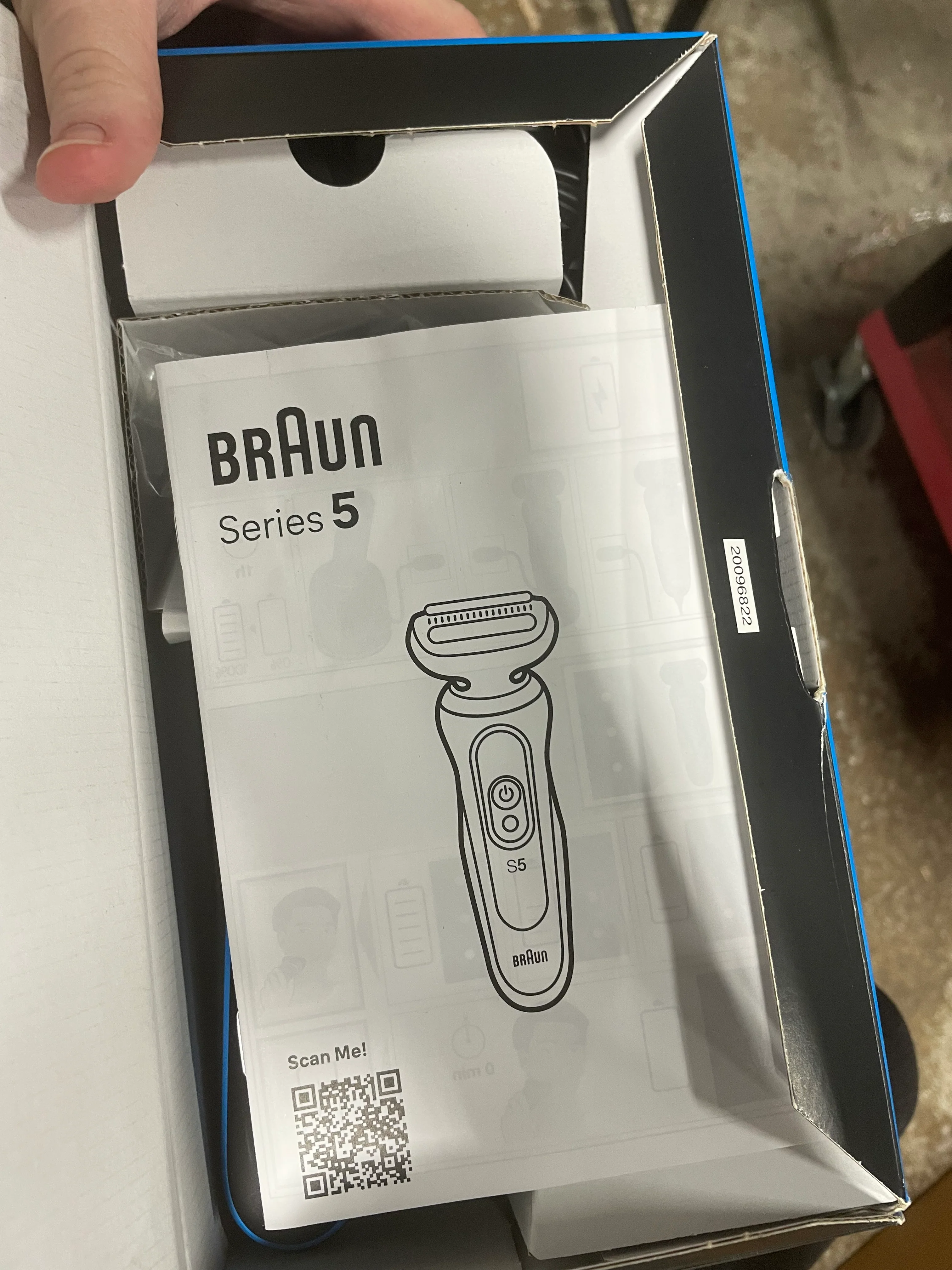 Rechargeable Wet & Dry Shaver - Image 9