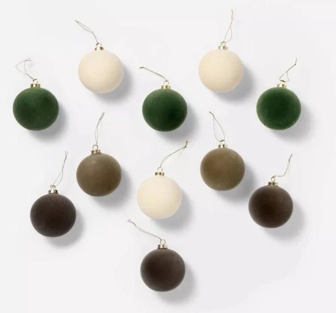 Set of 7 Flocked Velvet Christmas Tree Ornaments final cut - Image 4