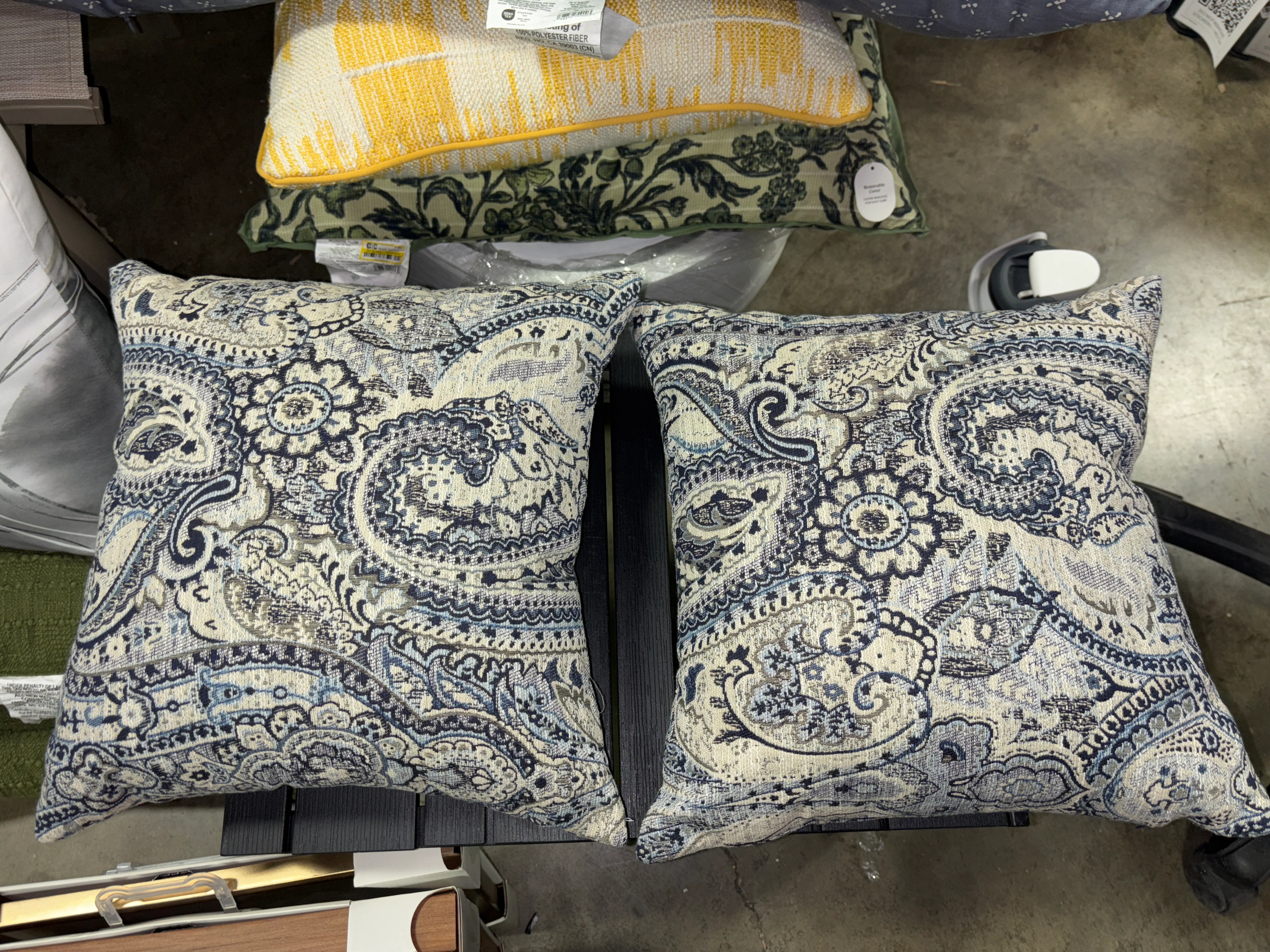 (Set of 2) 18" Aristocratic Floret Square Indoor/Outdoor Pillow Cover & Insert SHOWROOM ITEM - Image 3