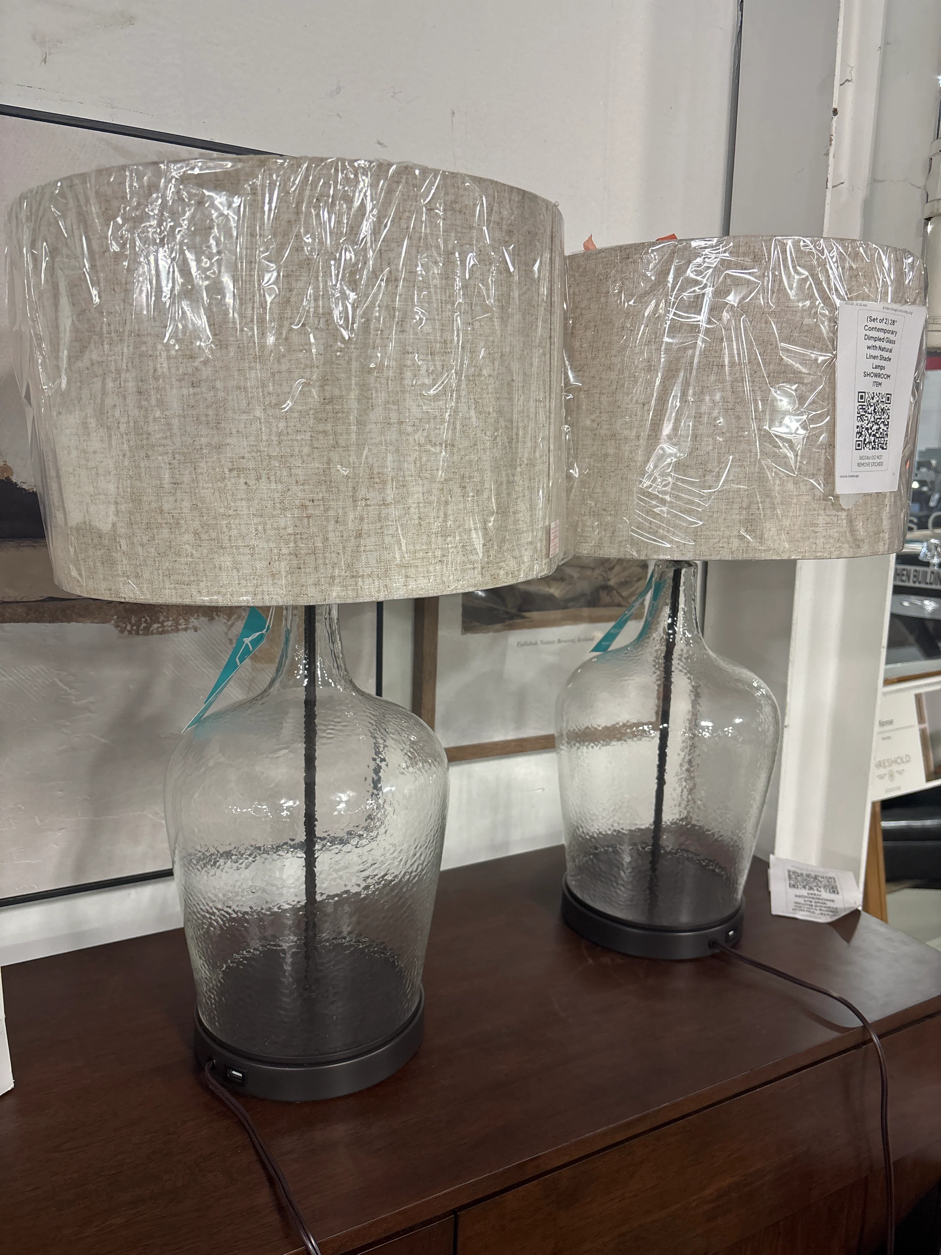 (Set of 2) 28" Contemporary Dimpled Glass with Natural Linen Shade Lamps SHOWROOM ITEM - Image 2