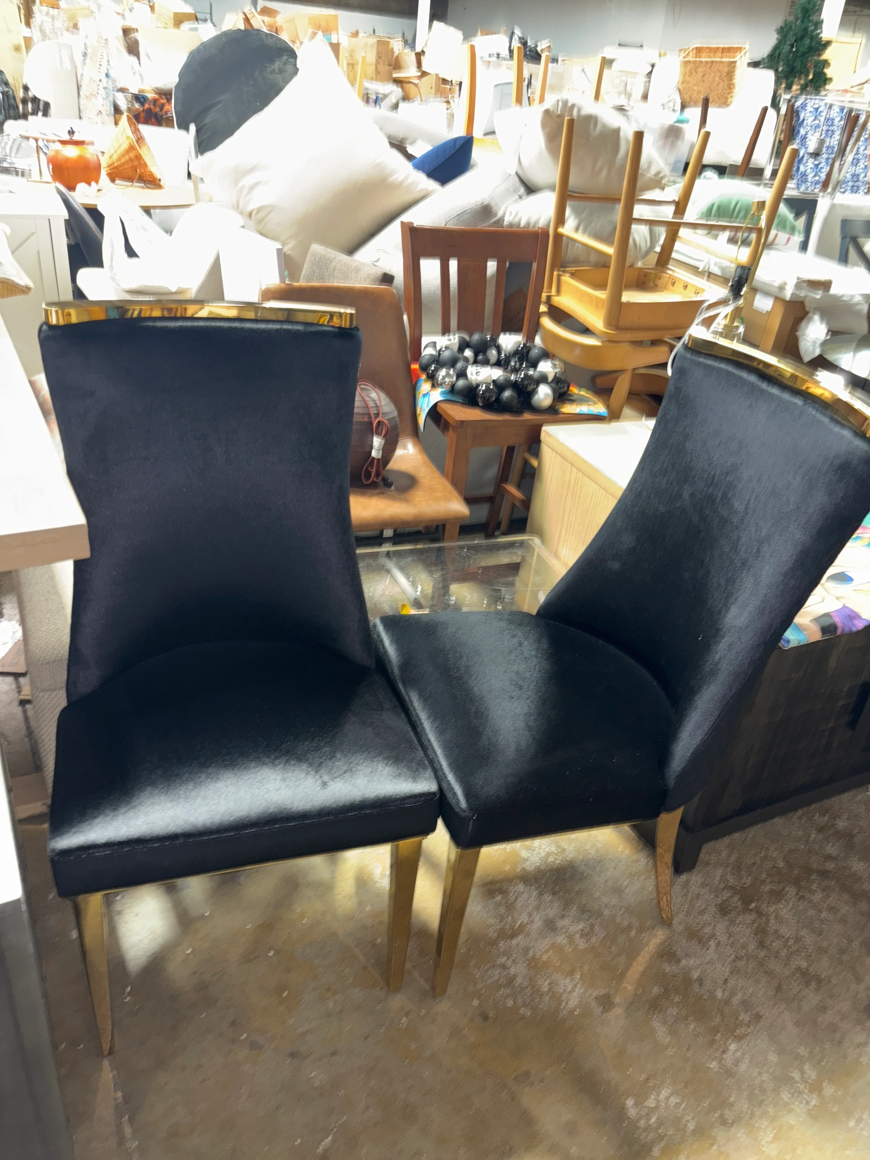 (Set of 2) Kikuyo 18.1'' H Velvet Upholstered Side Chair SHOWROOM ITEM - Image 2