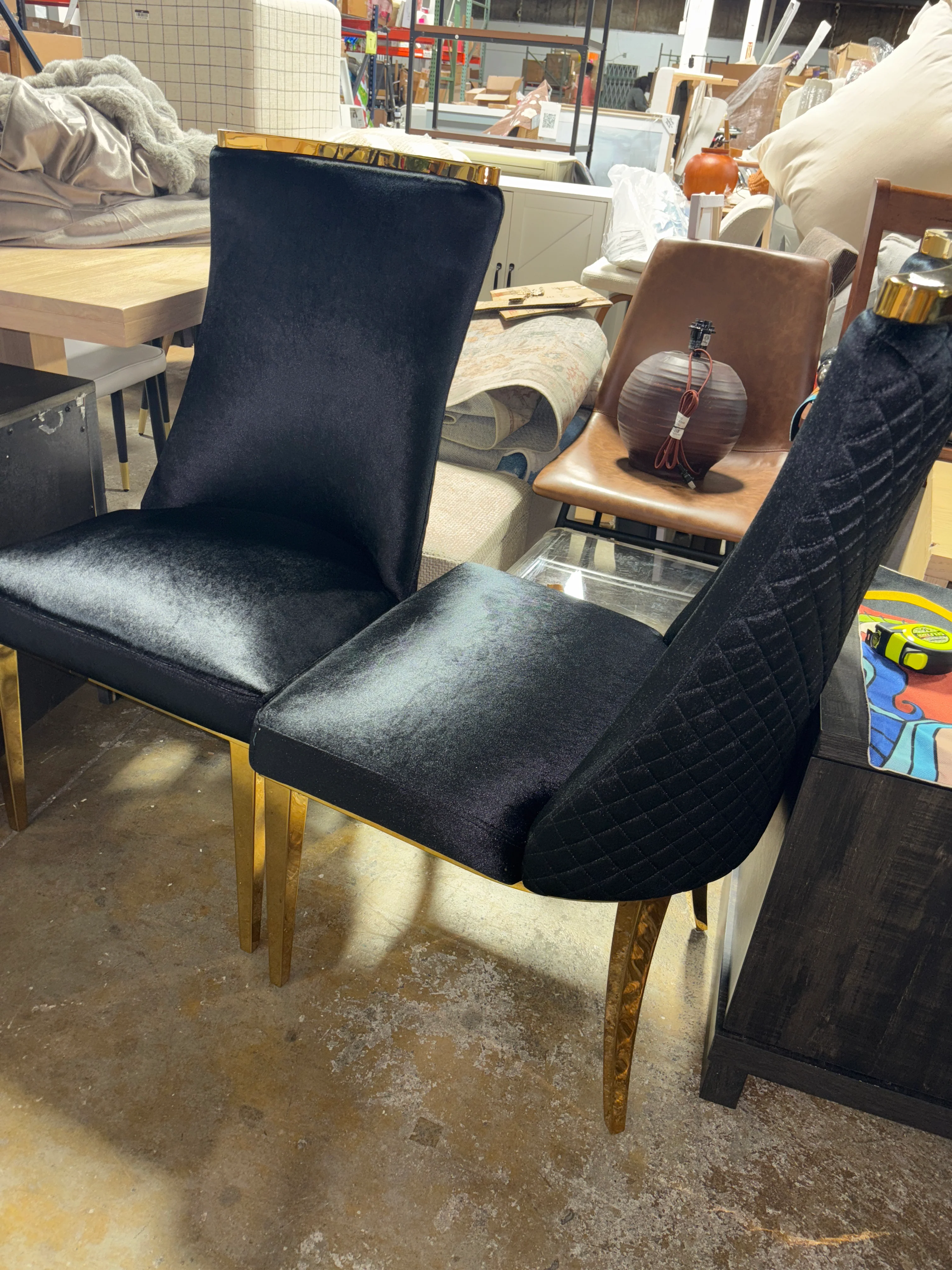(Set of 2) Kikuyo 18.1'' H Velvet Upholstered Side Chair SHOWROOM ITEM - Image 3