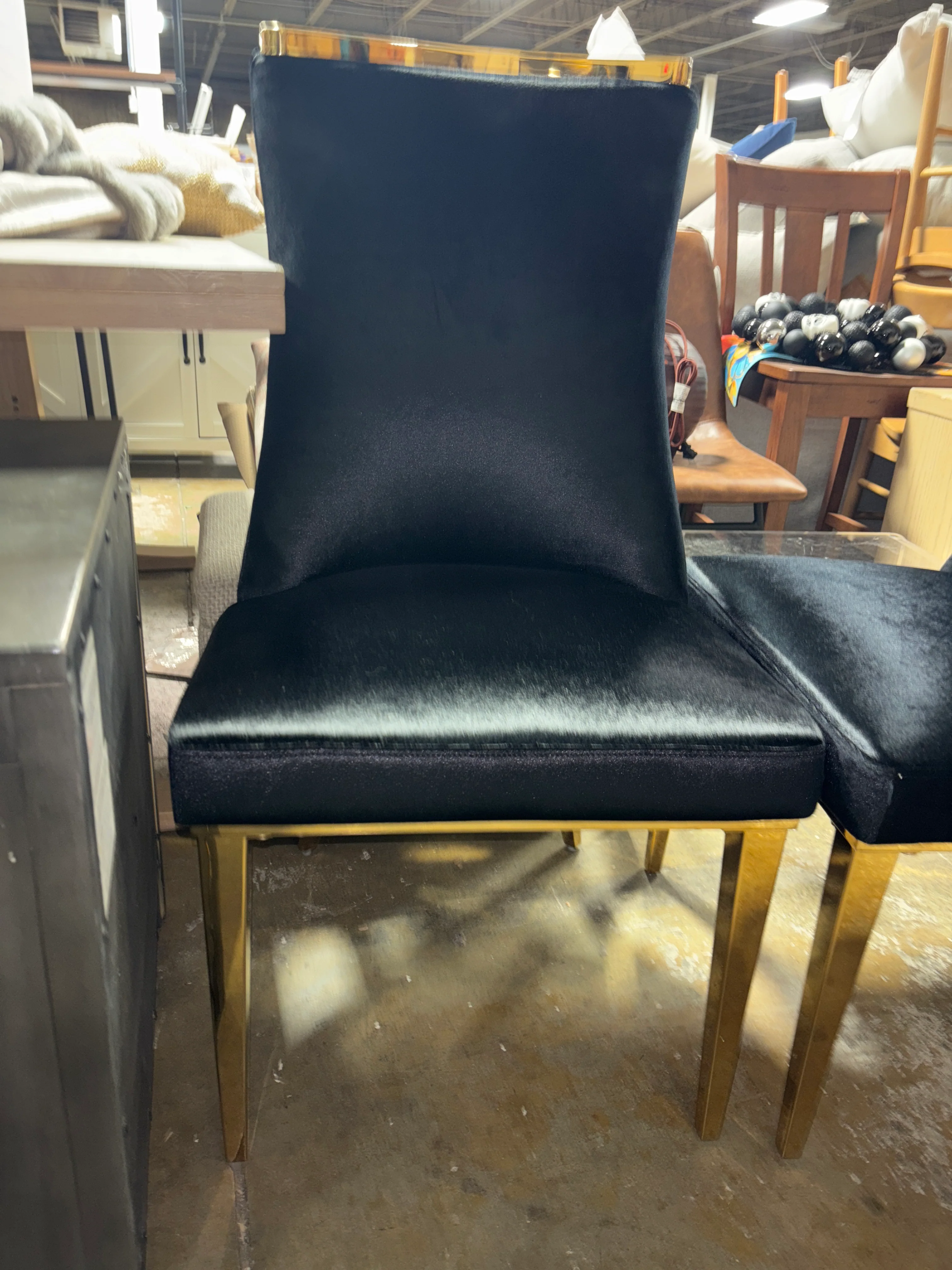 (Set of 2) Kikuyo 18.1'' H Velvet Upholstered Side Chair SHOWROOM ITEM - Image 4