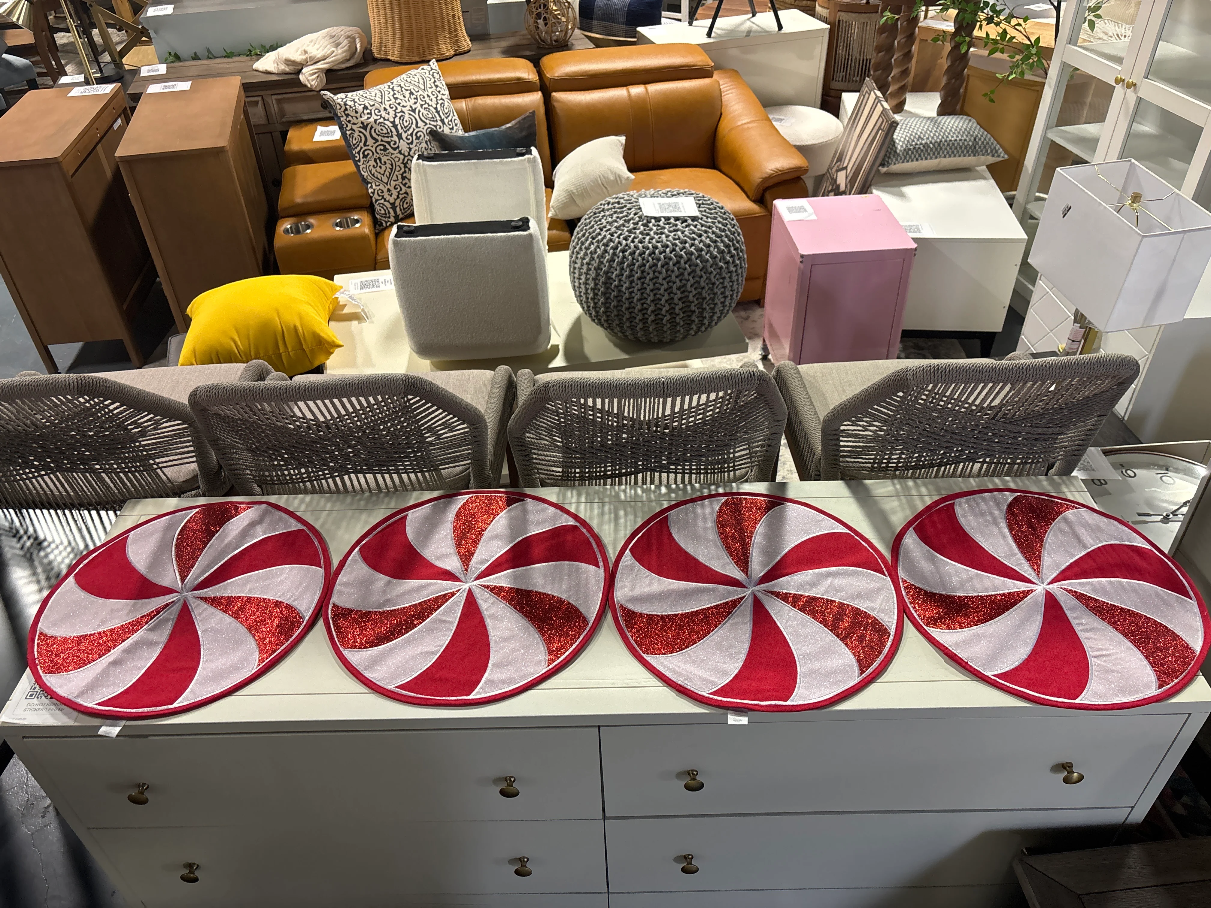 (Set of 4) Peppermint Placemat - Glitter SHOWROOM ITEM - Image 2