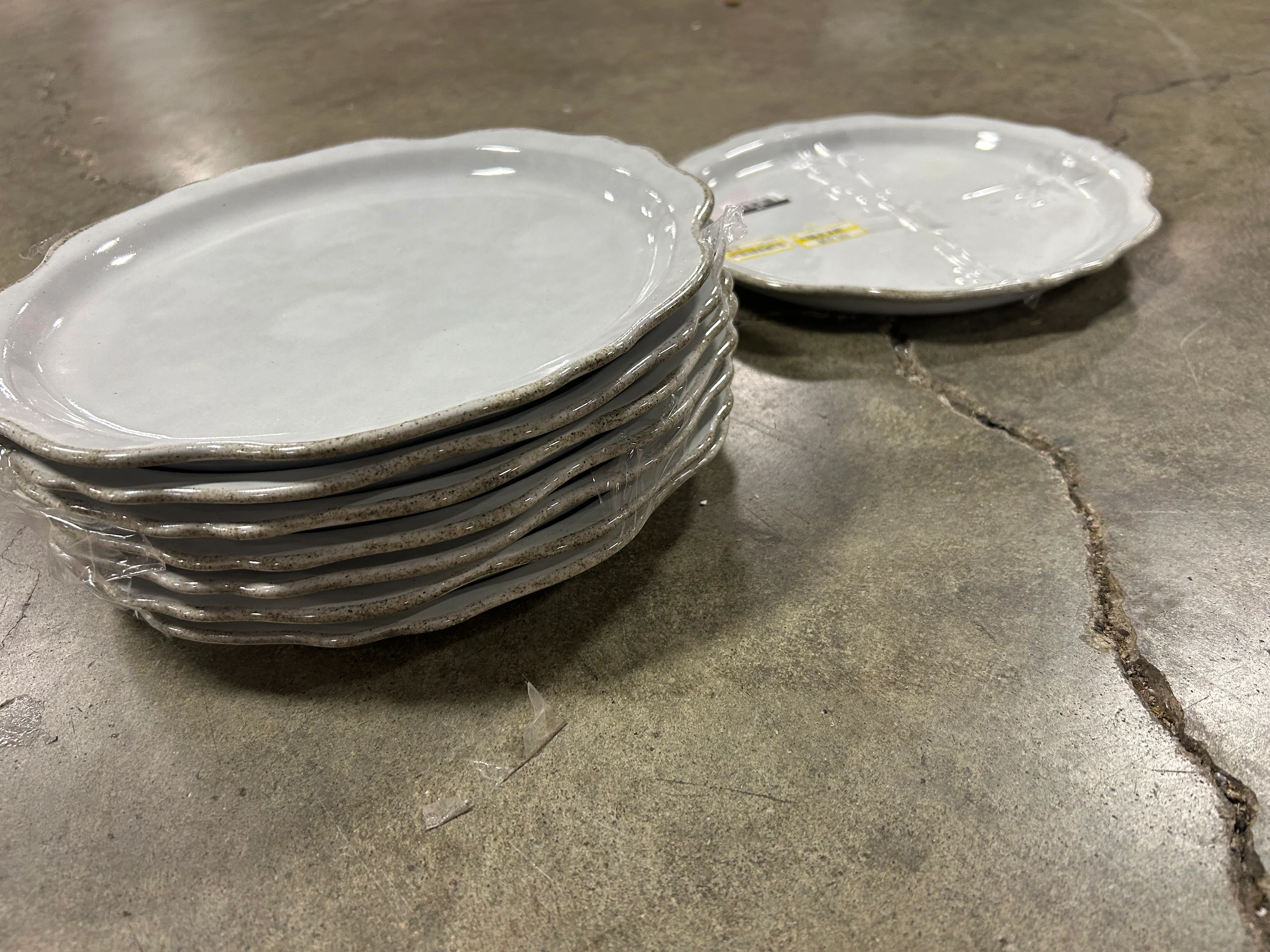 Set of 7 Carved Edge Dinner Plates Cream - Image 8