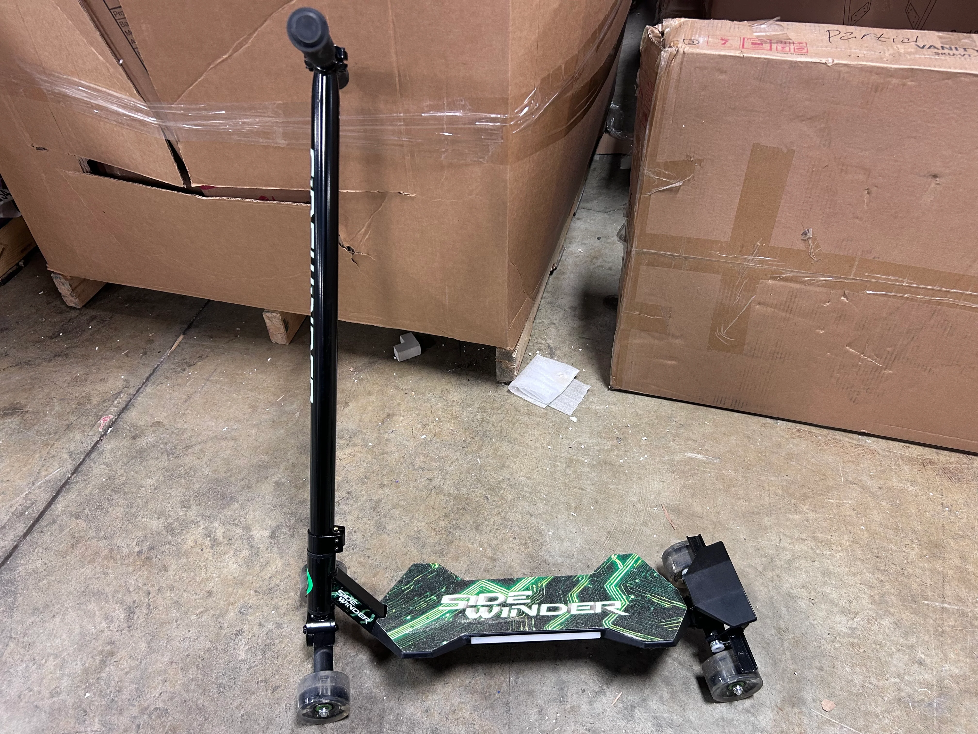 SideWinder Kick Scooter - Green: Steel & Aluminum Frame, Lights Up - Image 7