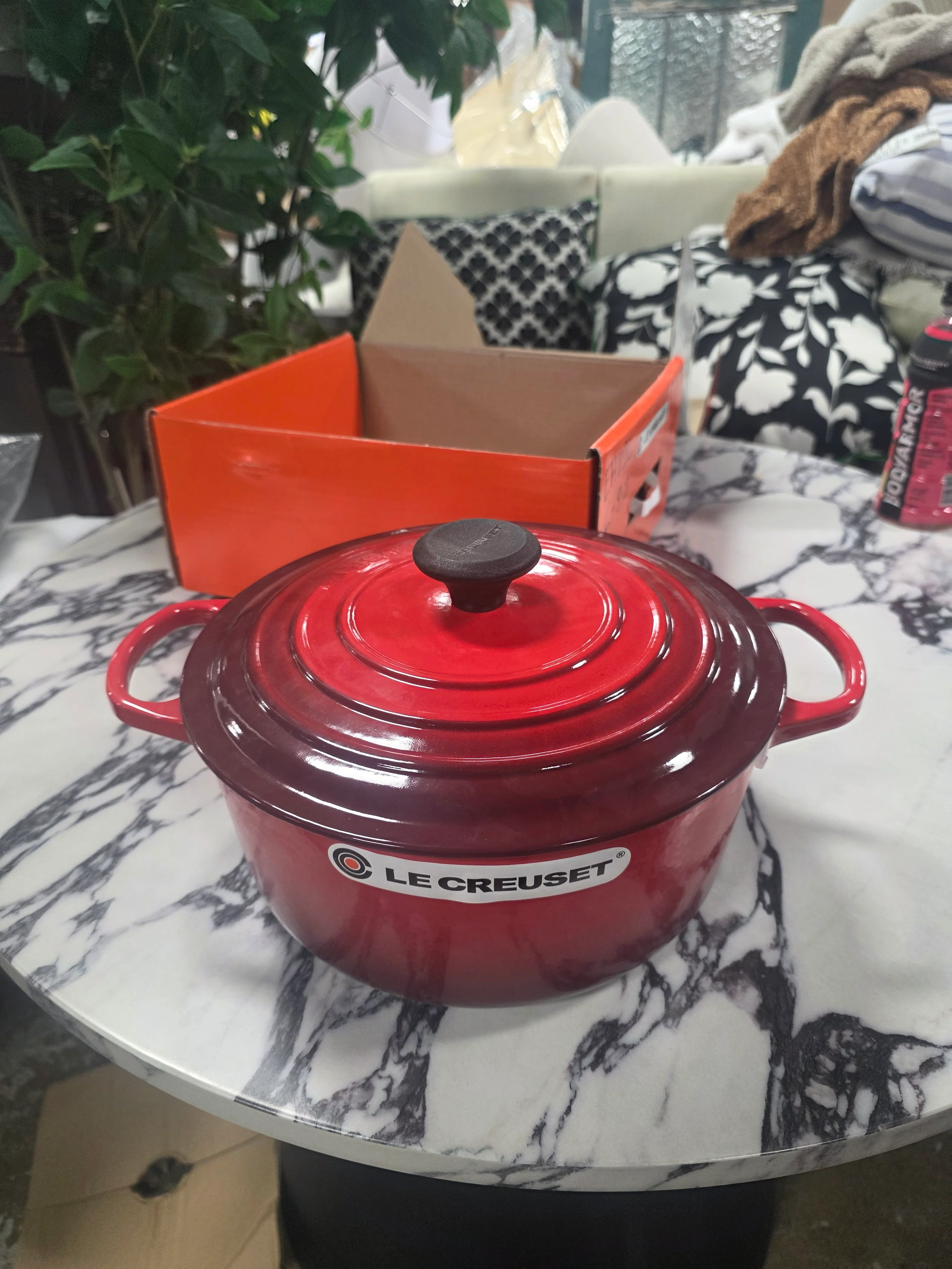 Signature Round Dutch Oven - SHOWROOM ITEM - Image 2