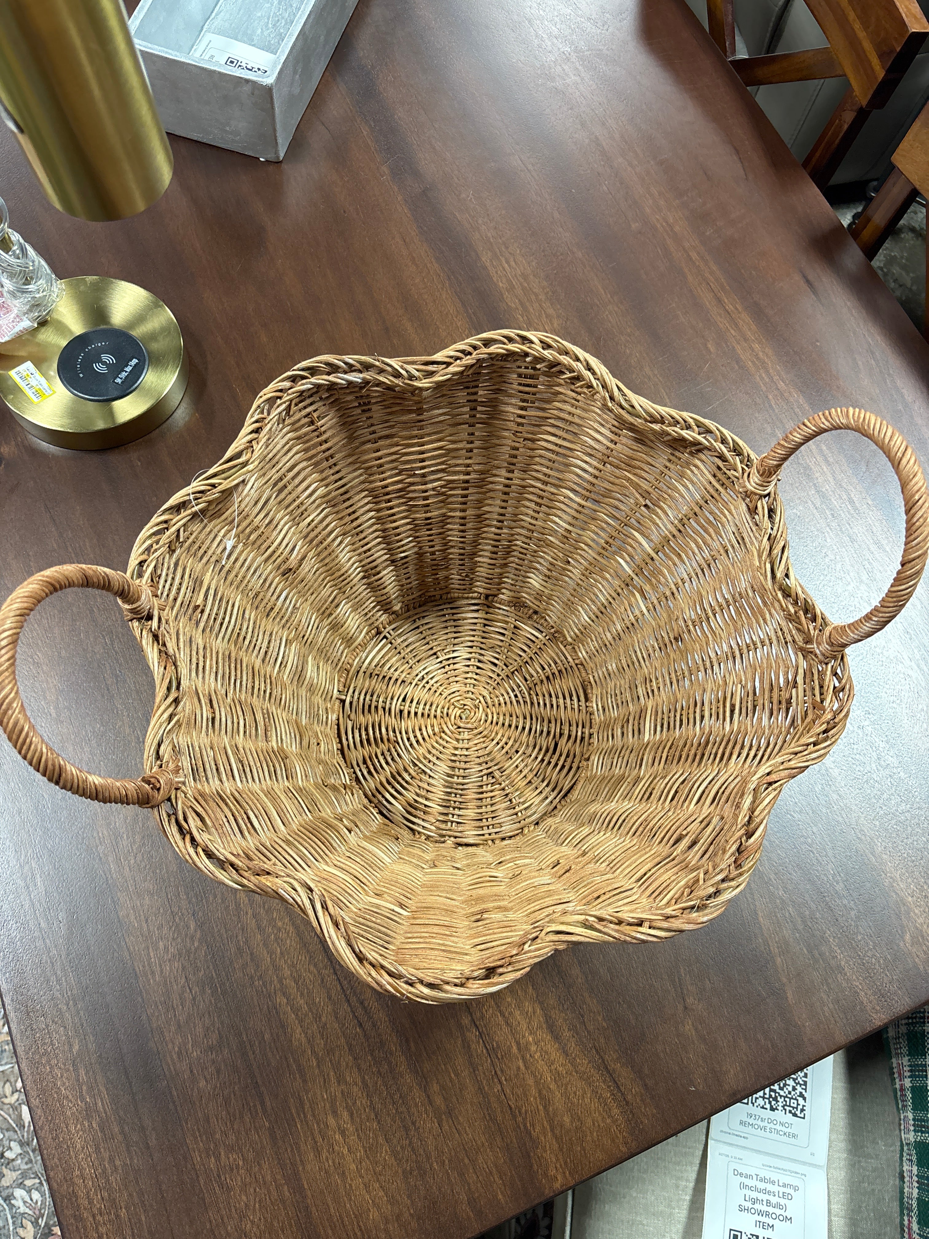 Small Scalloped Wicker Basket SHOWROOM ITEM - Image 3