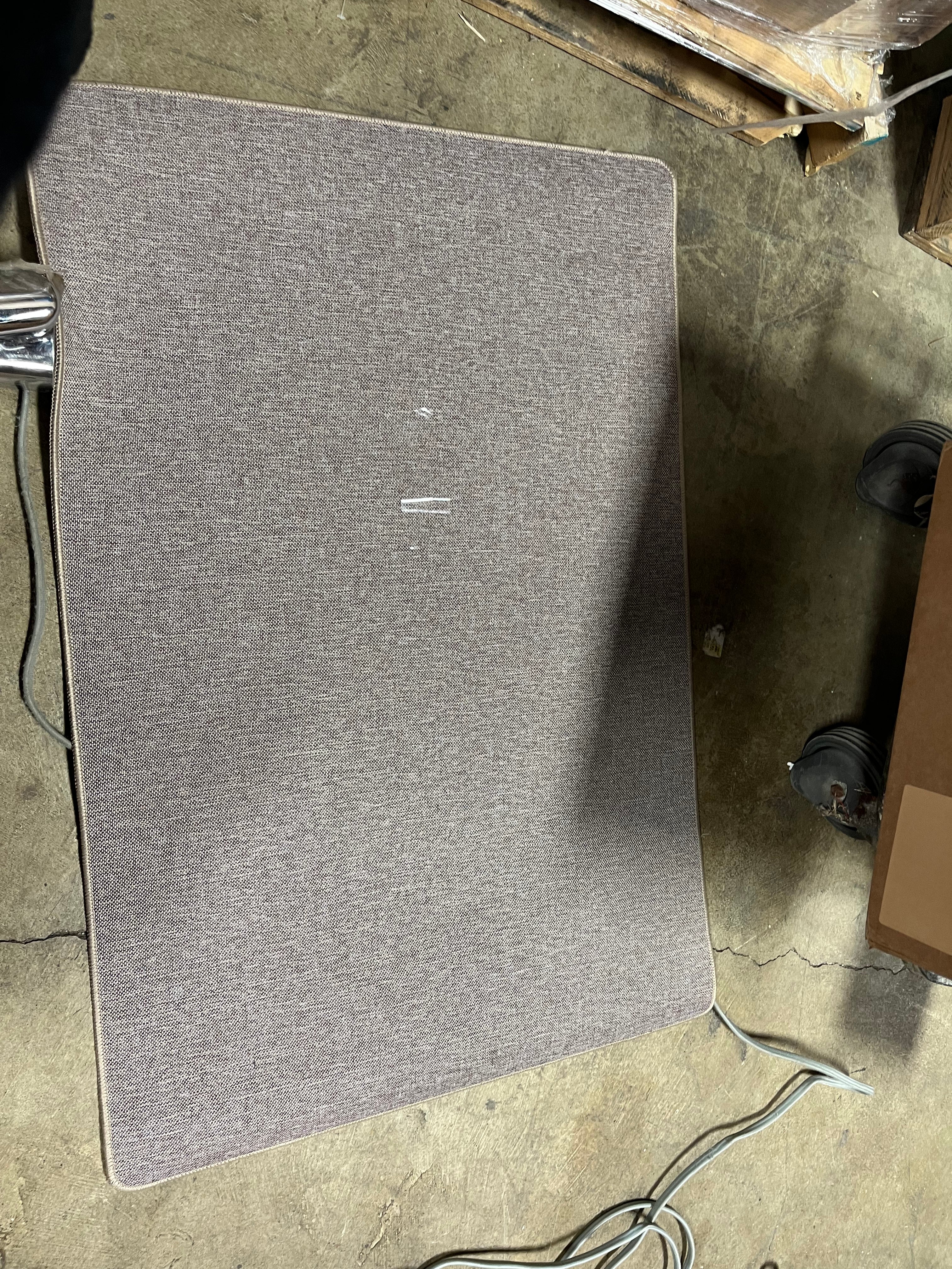 Solid Utility Accent Rug Mid Gray 2'x3', - Image 4