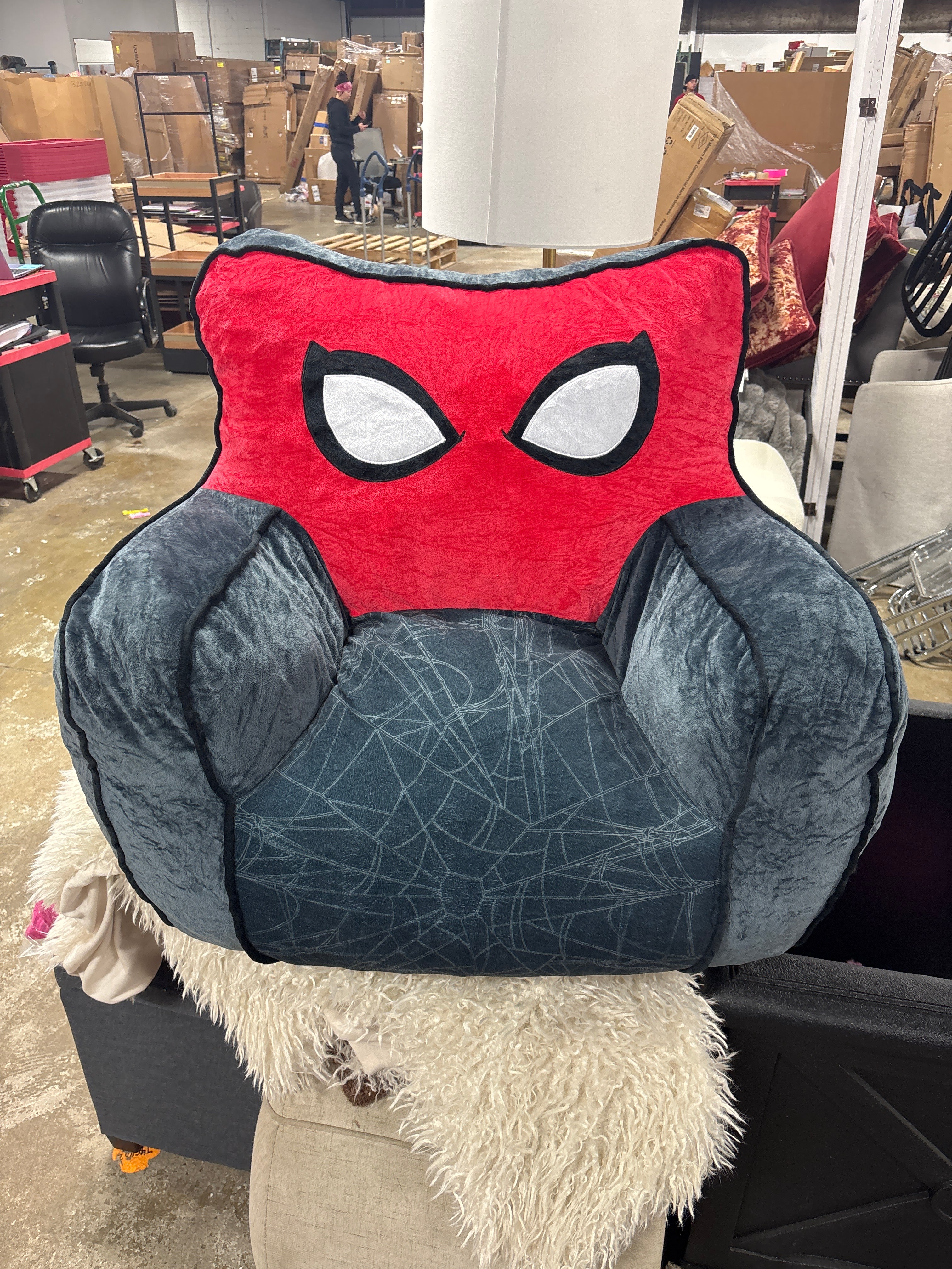 Spider-Man Kids' Compressed Foam Plush Chair Gray SHOWROOM ITEM - Image 2