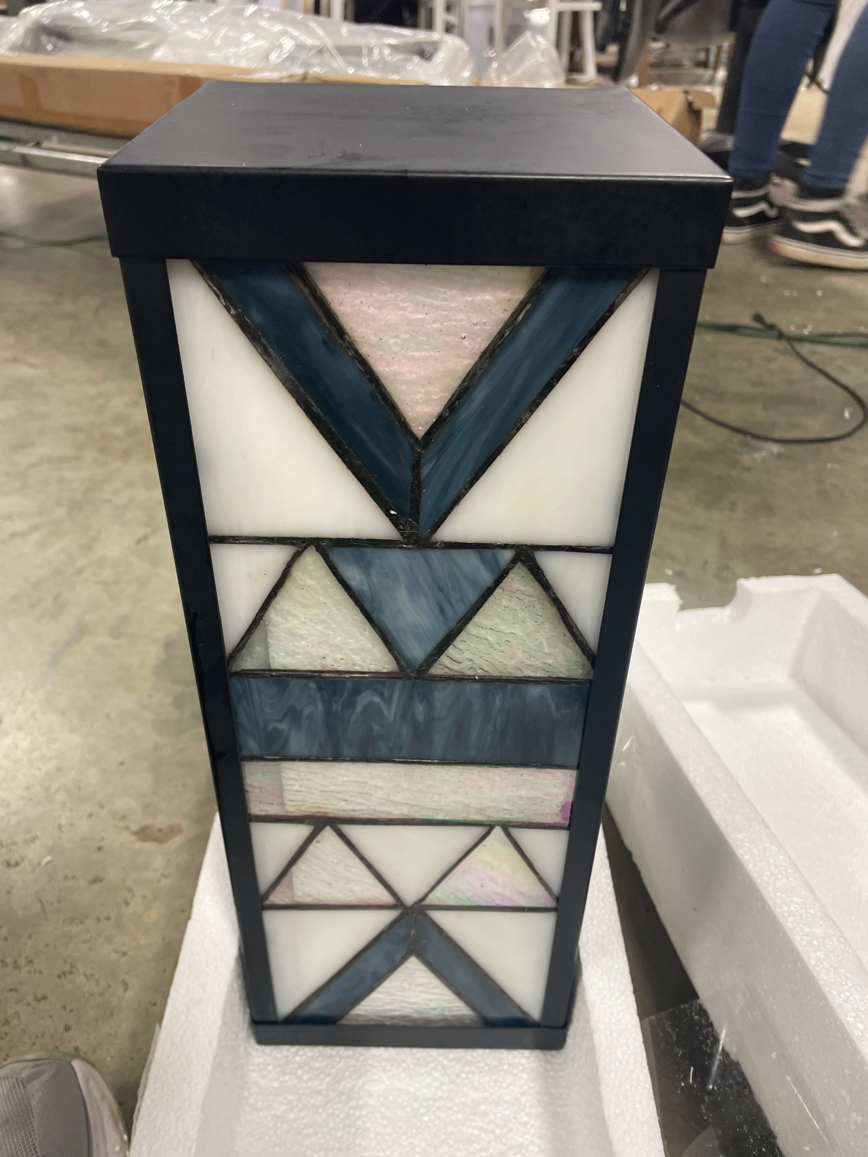 Stained Glass 1-Light Rectangular Geometric Outdoor Light Wall Sconce - Image 6