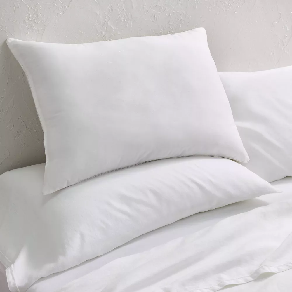 Standard/Queen Machine Washable Firm Down Alternative Pillow