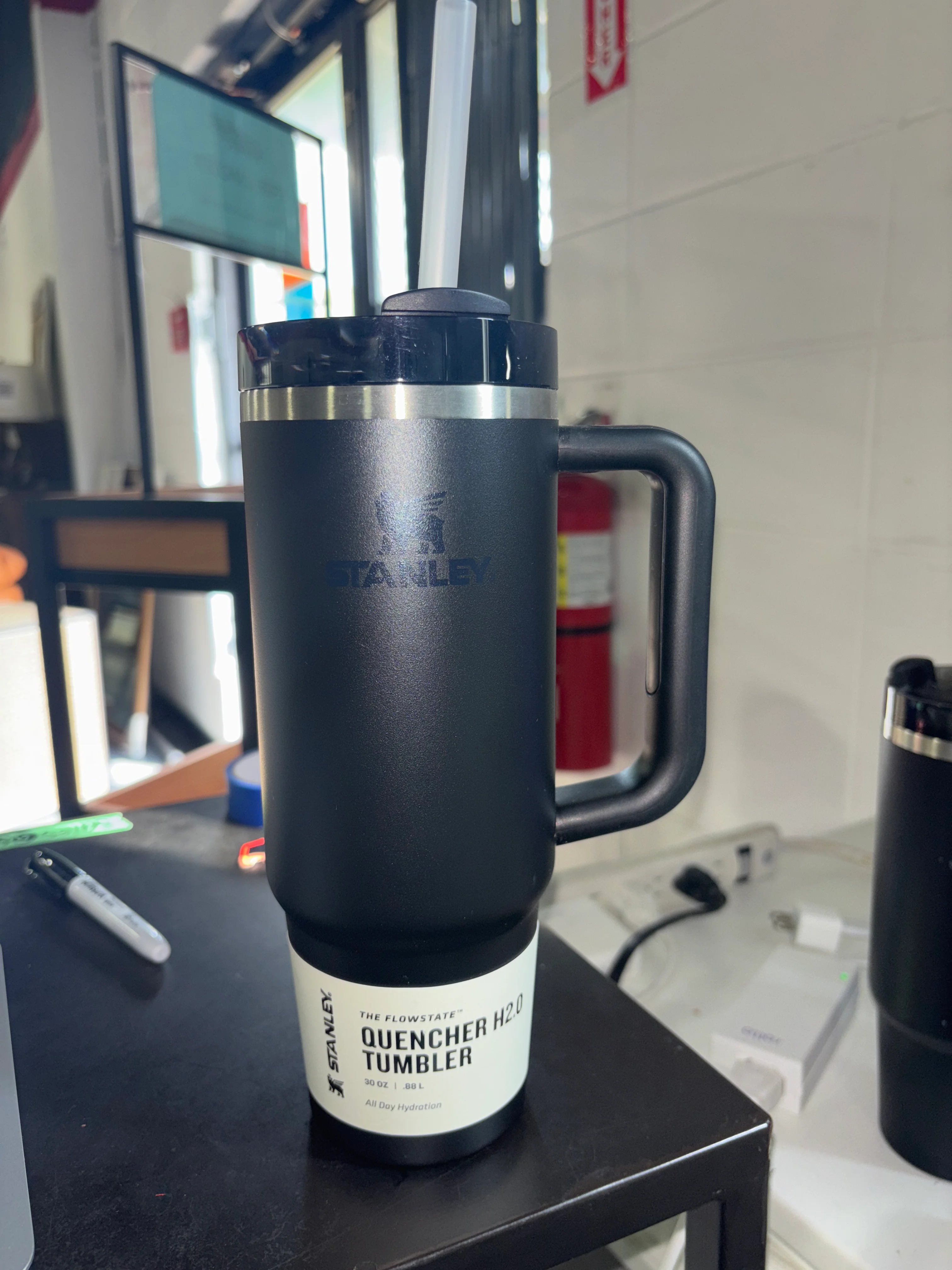 Stanley 30 oz Stainless Steel H2.0 Flowstate Quencher Tumbler - Black 2.0 SHOWROOM ITEM - Image 2