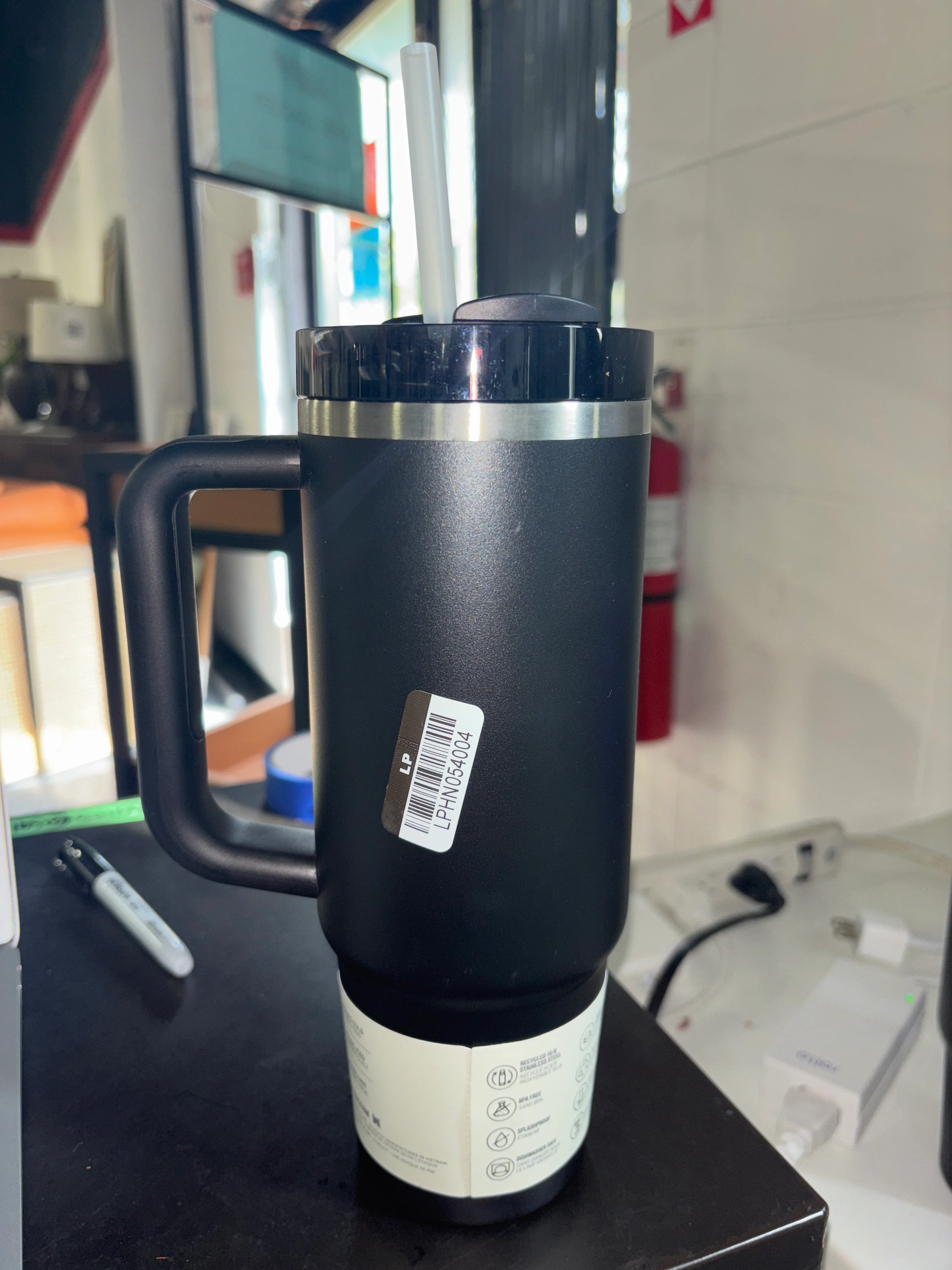 Stanley 30 oz Stainless Steel H2.0 Flowstate Quencher Tumbler - Black 2.0 SHOWROOM ITEM - Image 3