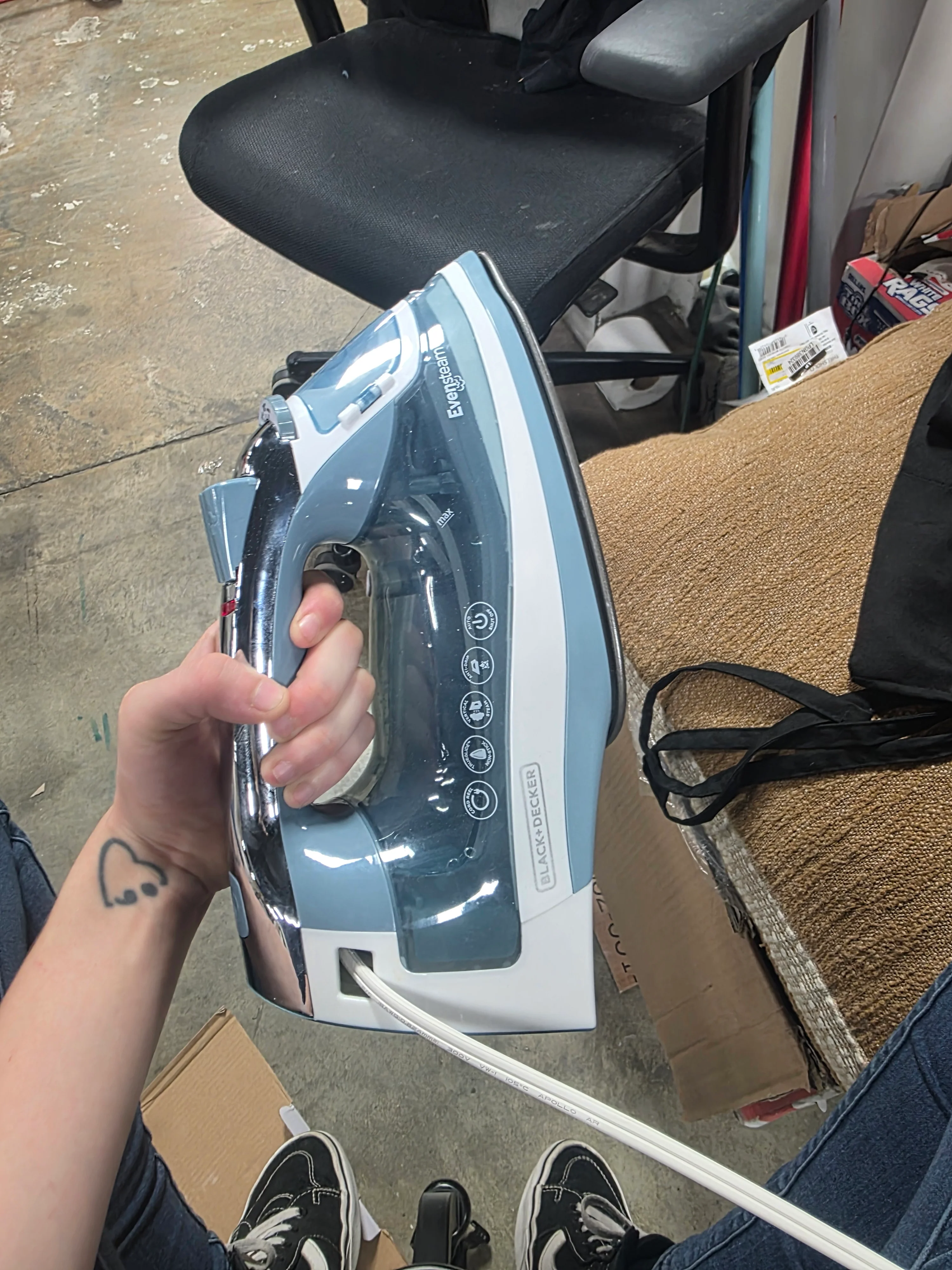 Steam Iron Retractable Cord Gray - Image 3