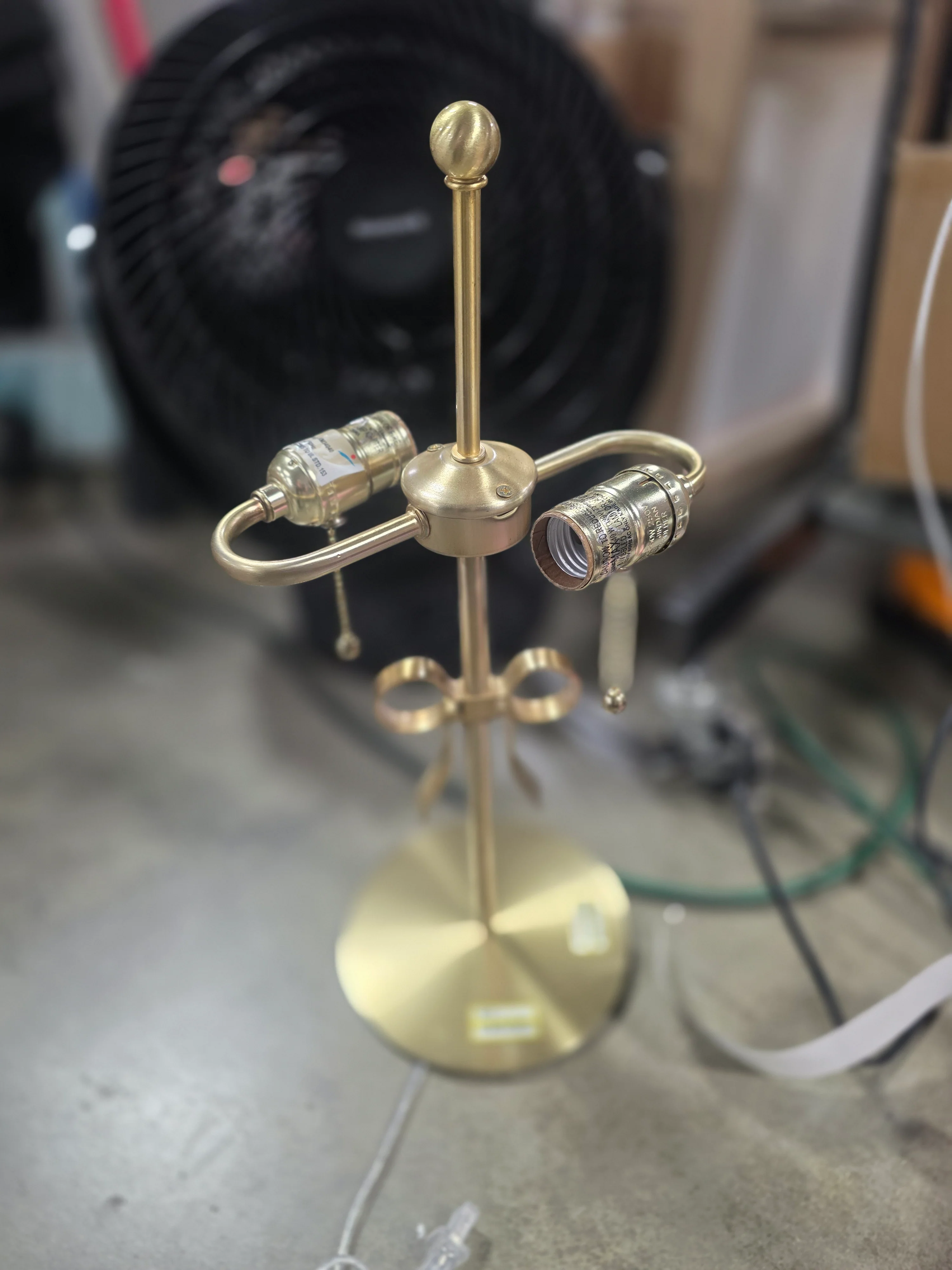 Stick Lamp with Bow Brass - Image 5