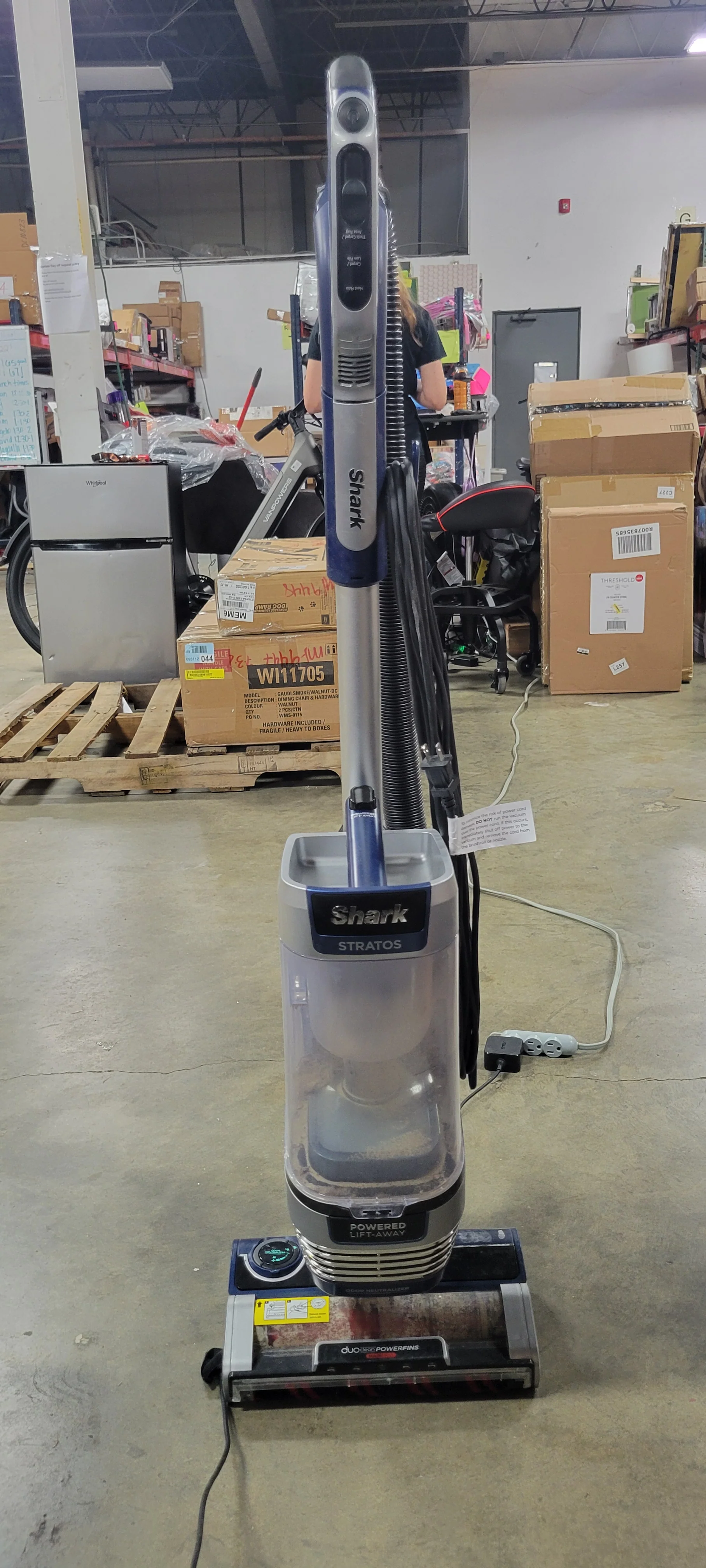 Stratos Upright Vacuum with DuoClean PowerFins HairPro, Self-Cleaning Brushroll, Odor Neutralizer Technology - Navy - Image 7