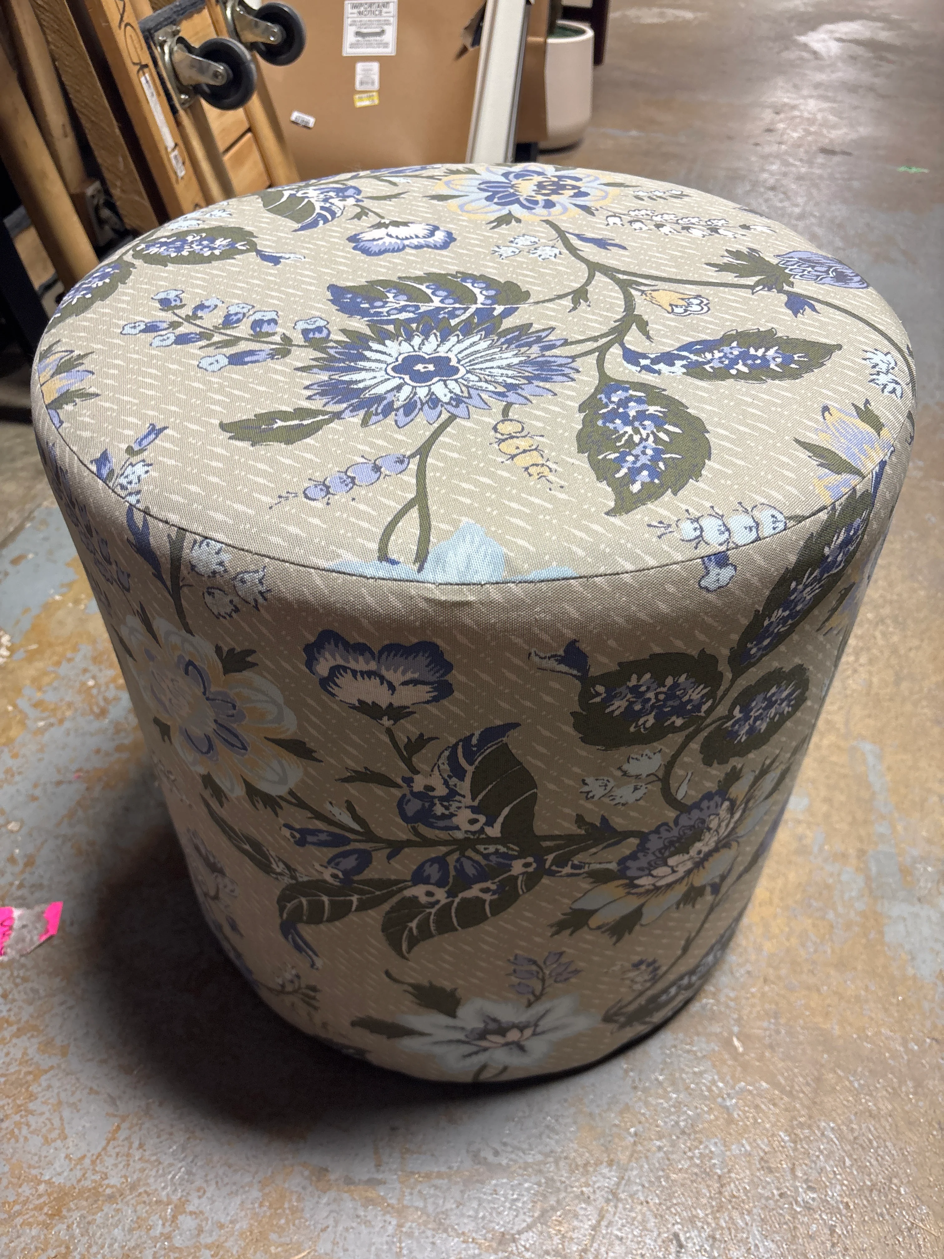 Tambor Ottoman Adelaide Floral Moss SHOWROOM ITEM - Image 2