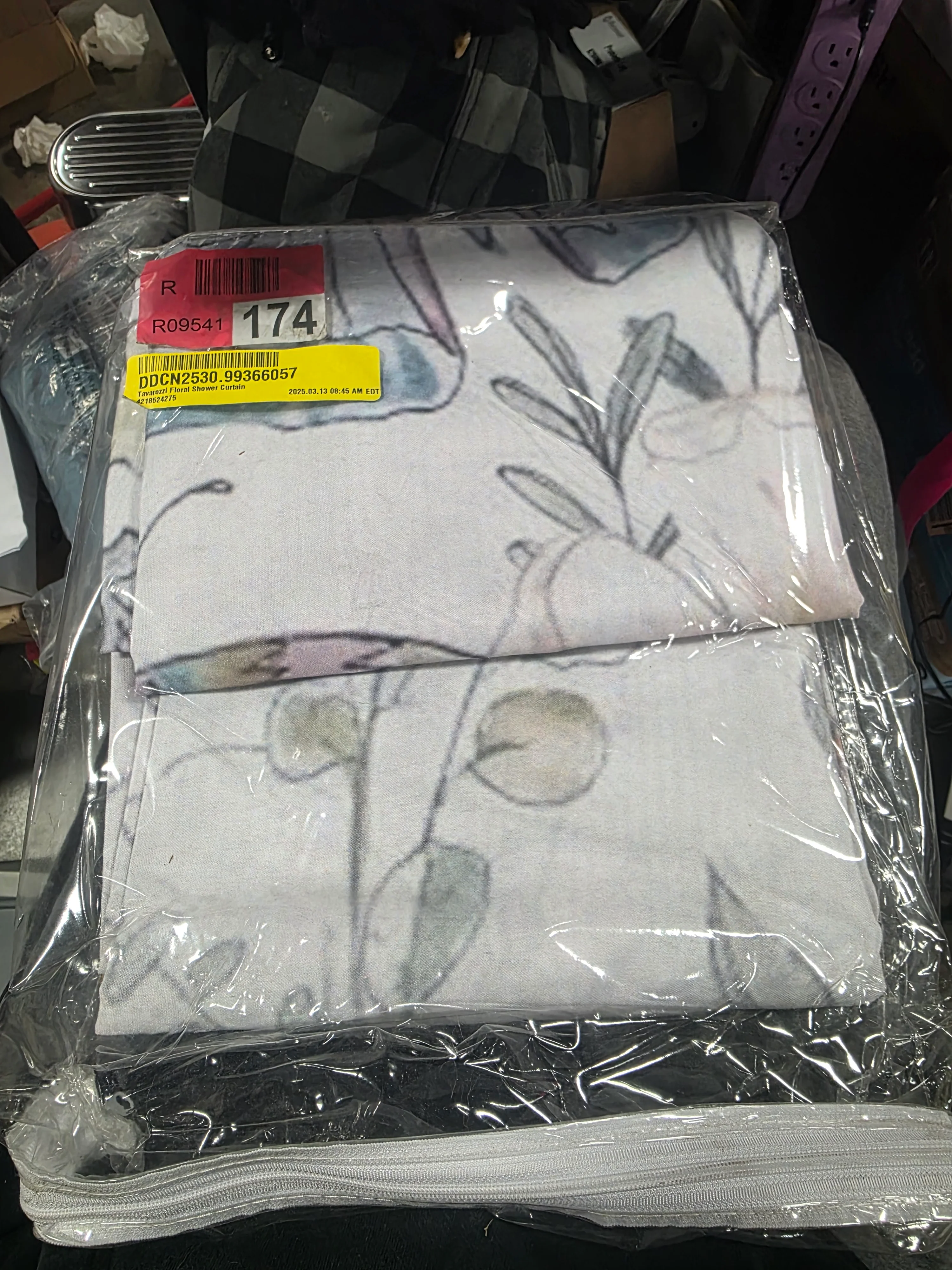 Tavarozzi Floral Shower Curtain - Image 3