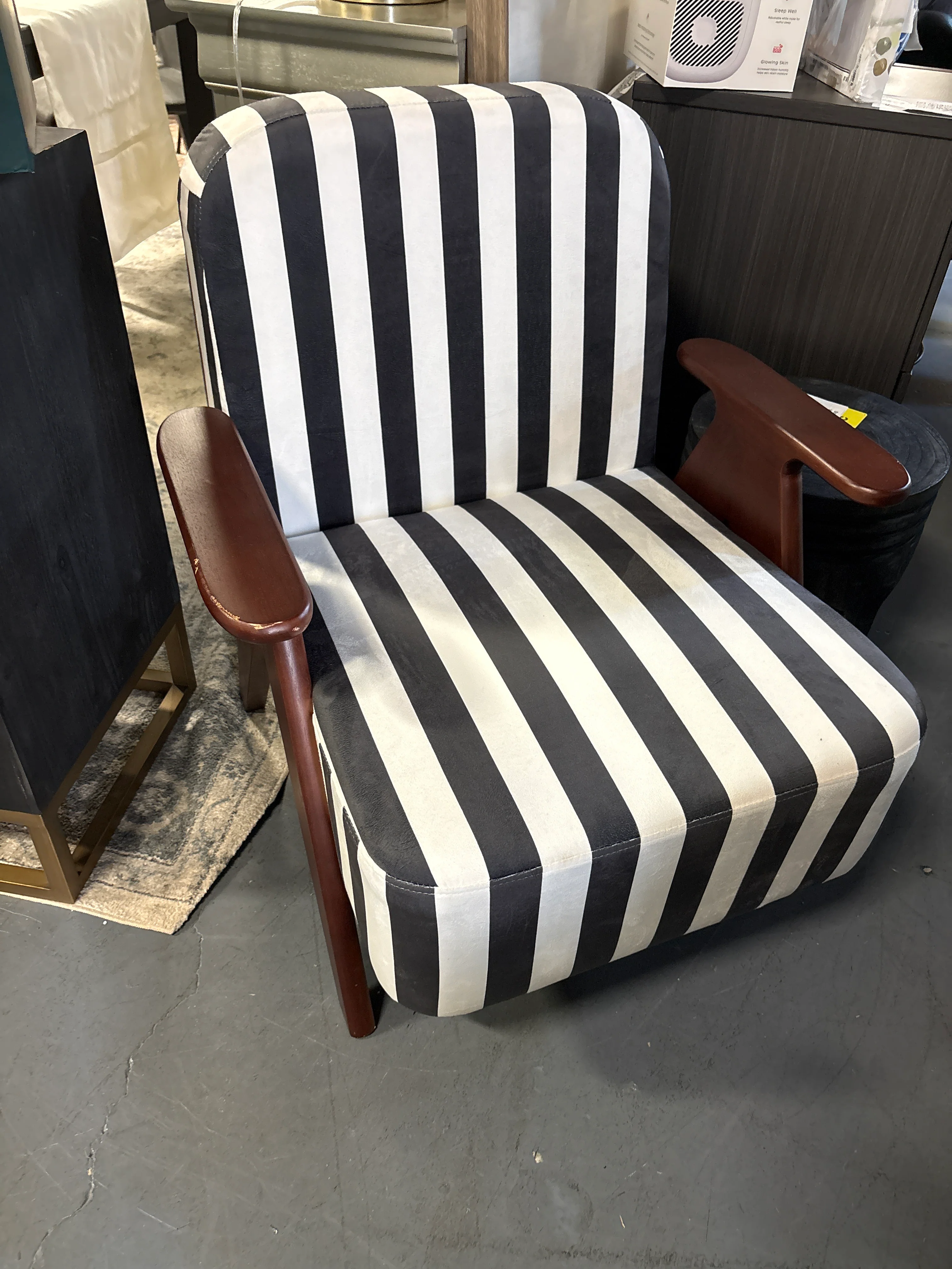 Tearesa Chair SHOWROOM ITEM - Image 2