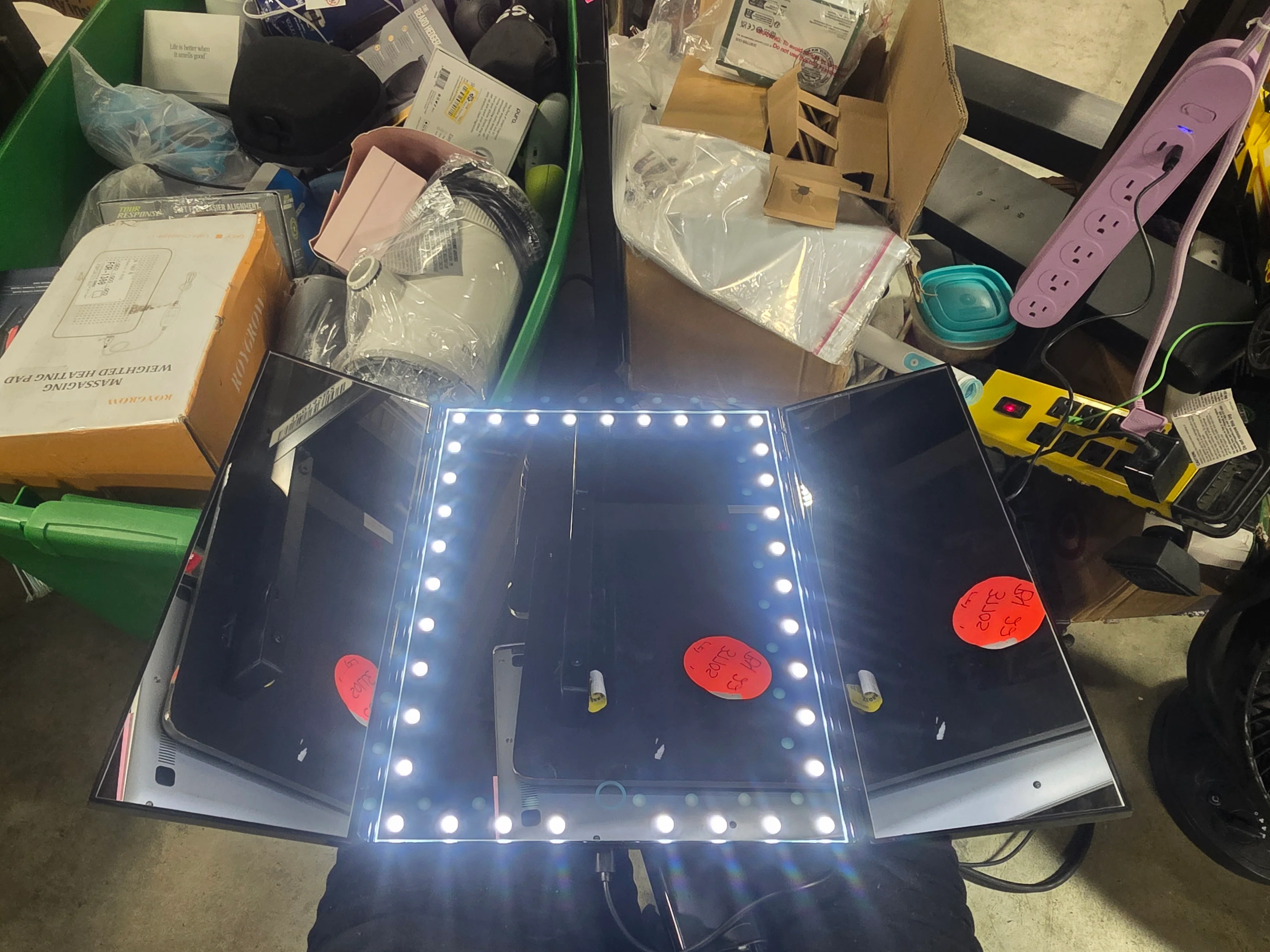 Touch Trifold XL Dimmable LED Makeup Mirror - Image 8