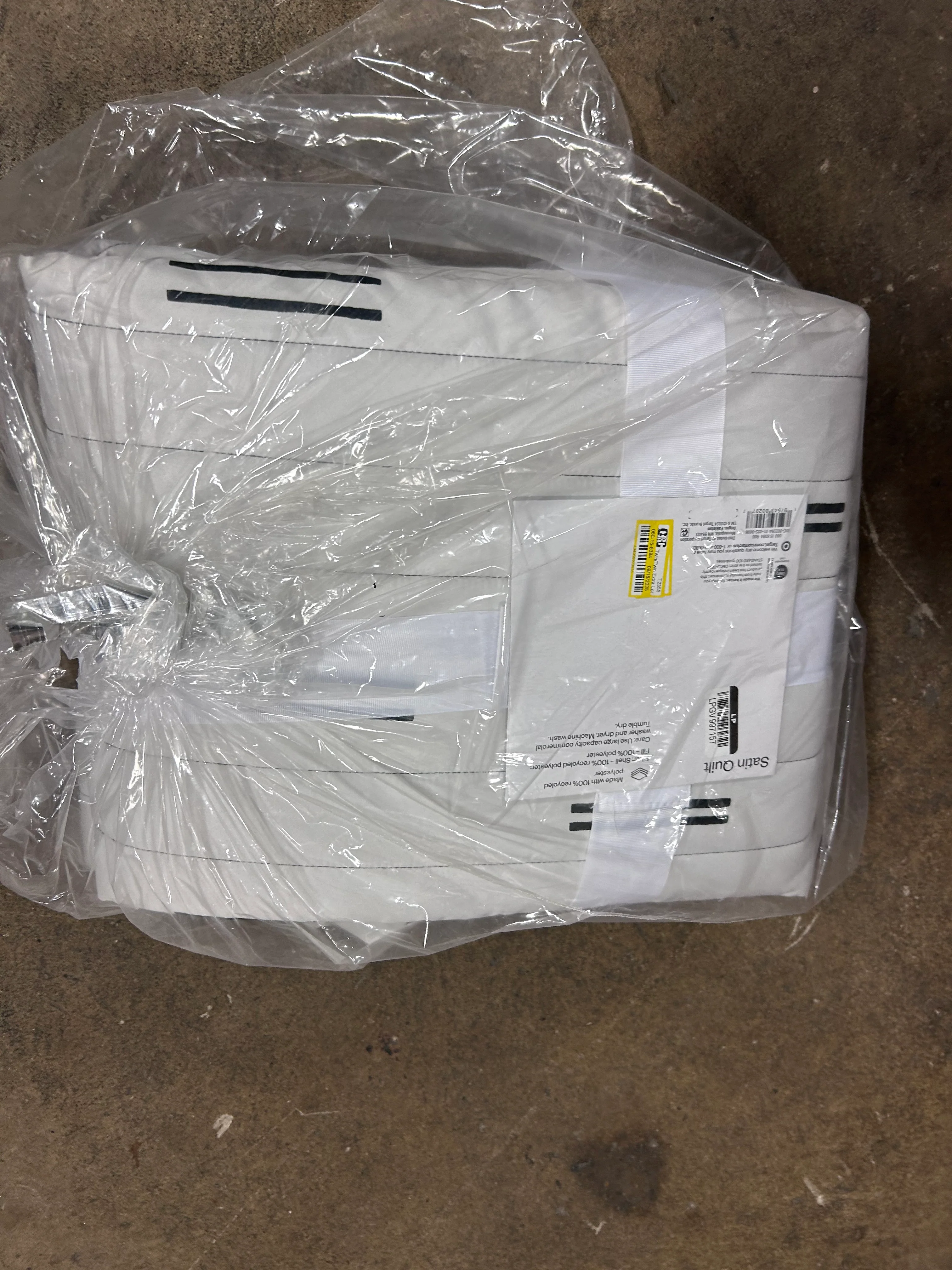 Twin/Twin Extra Long Satin Quilt White/Black - Image 4