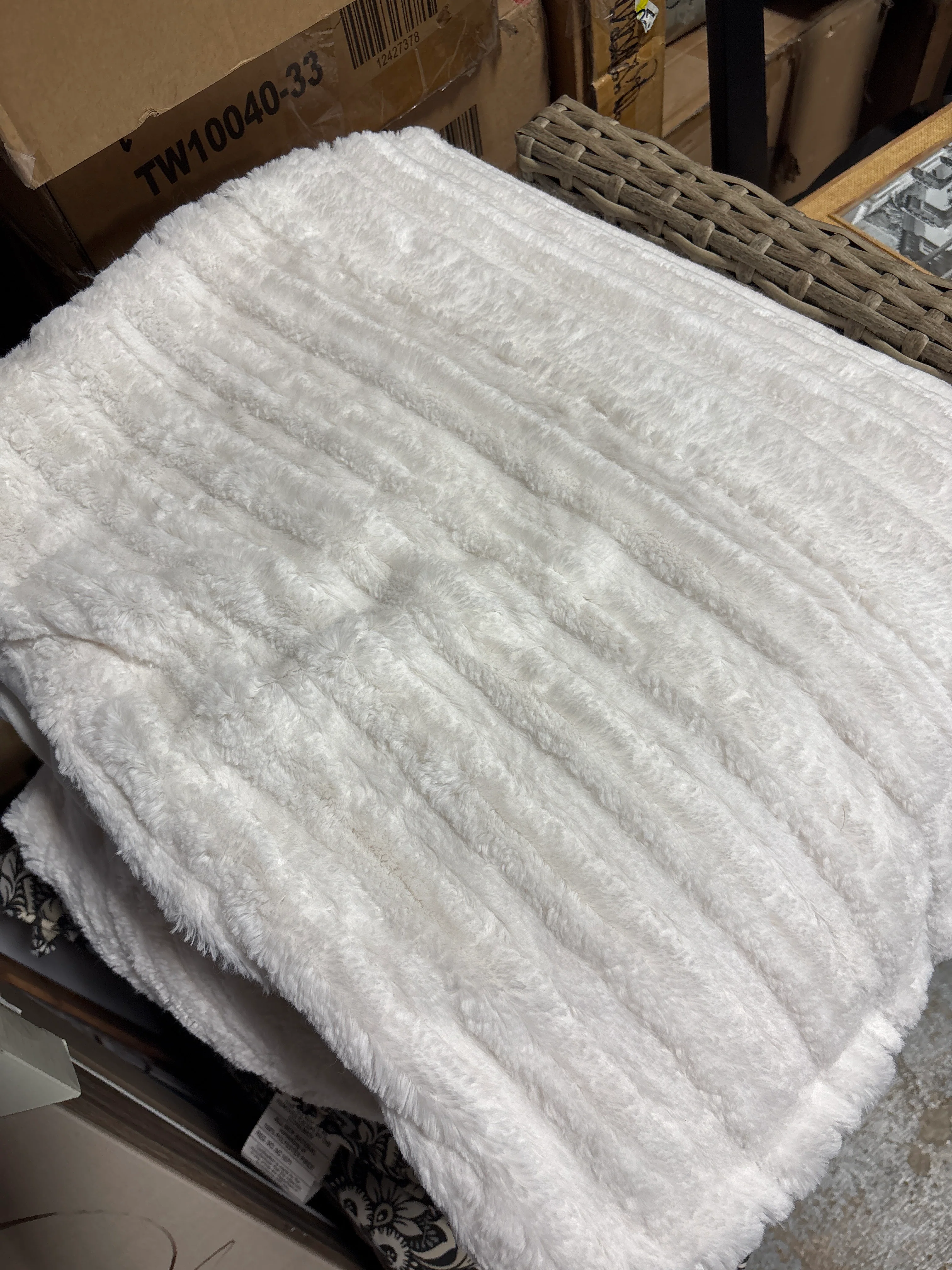 UGG Kenzie King Comforter Plush Faux Fur Bedding SHOWROOM ITEM - Image 3