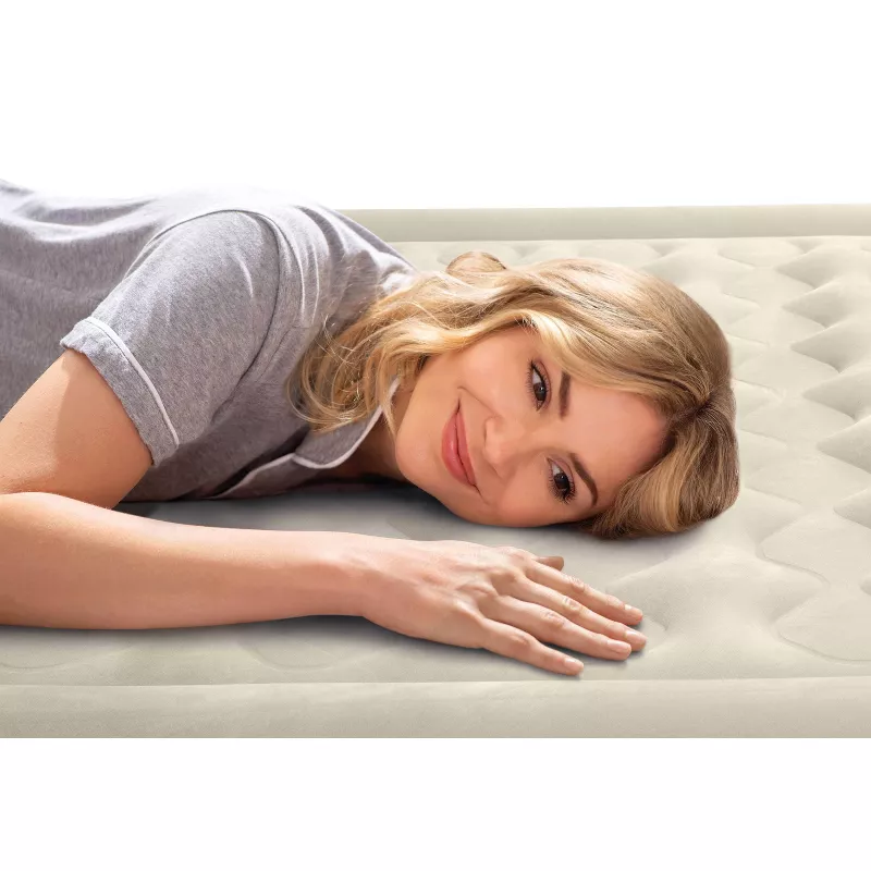 Ultra Plush Queen Air Mattress with 120V Internal Pump - Image 5