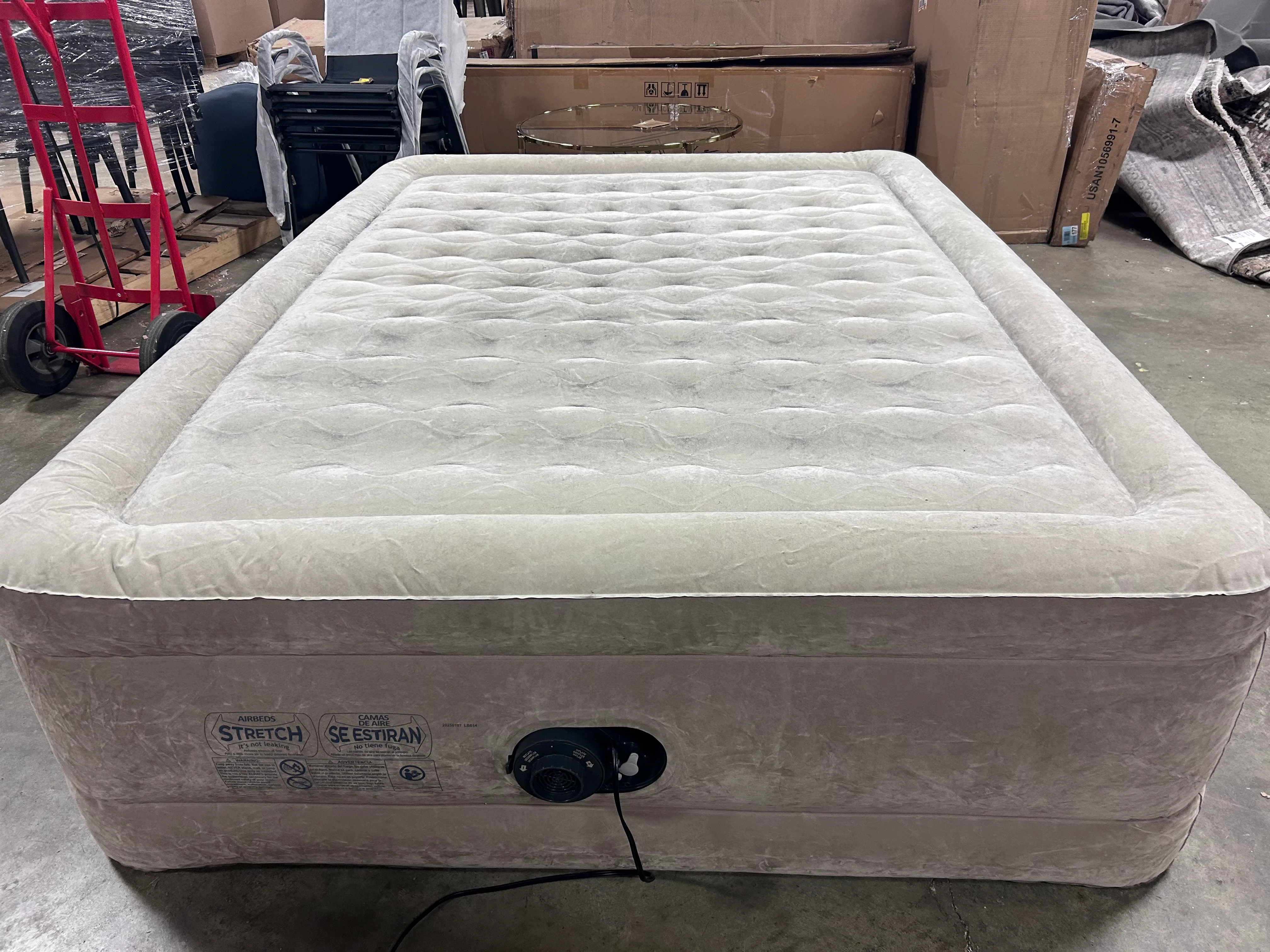 Ultra Plush Queen Air Mattress with 120V Internal Pump - Image 7