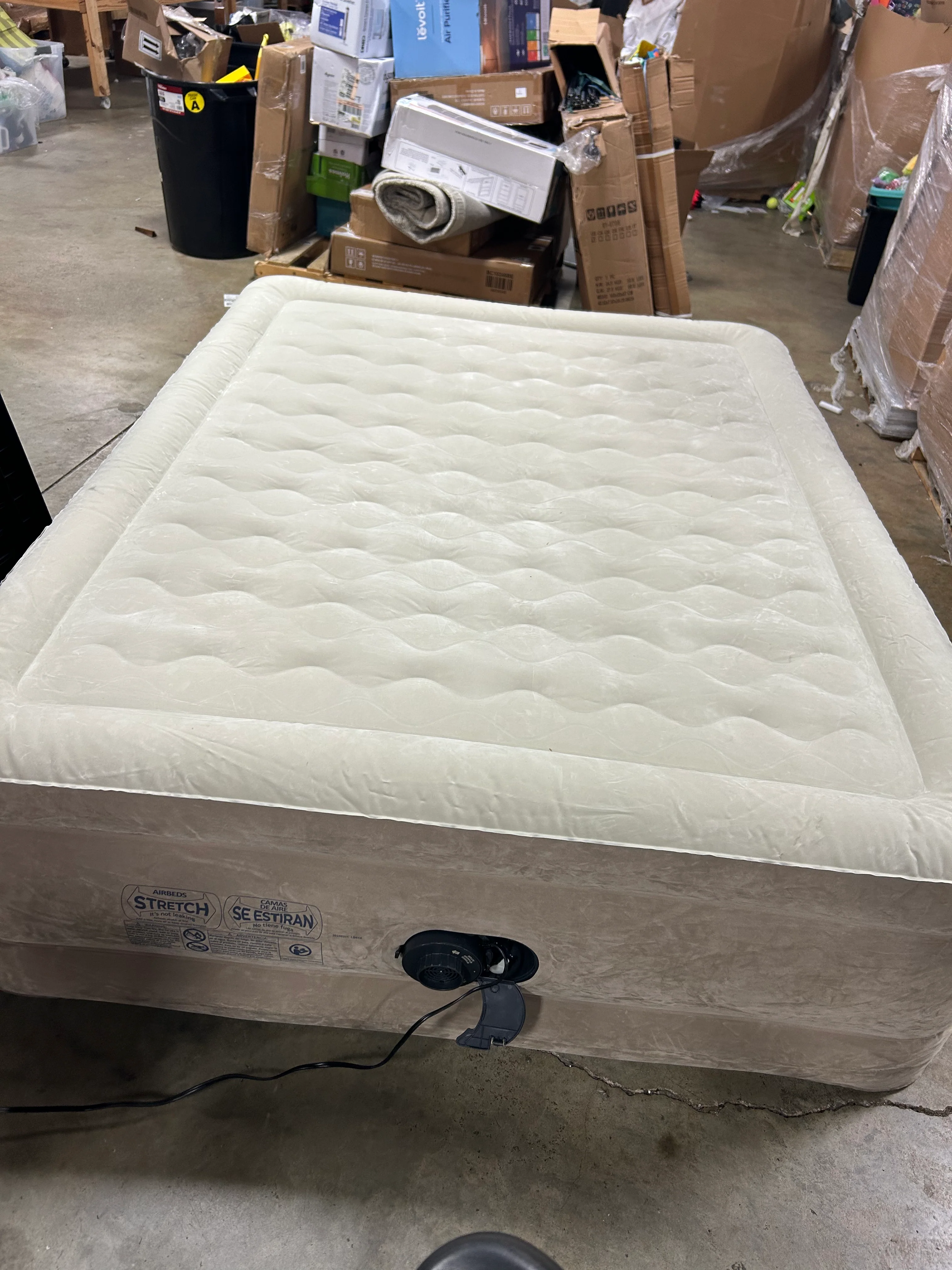 Ultra Plush Queen Air Mattress with Internal Pump Queen - Image 6