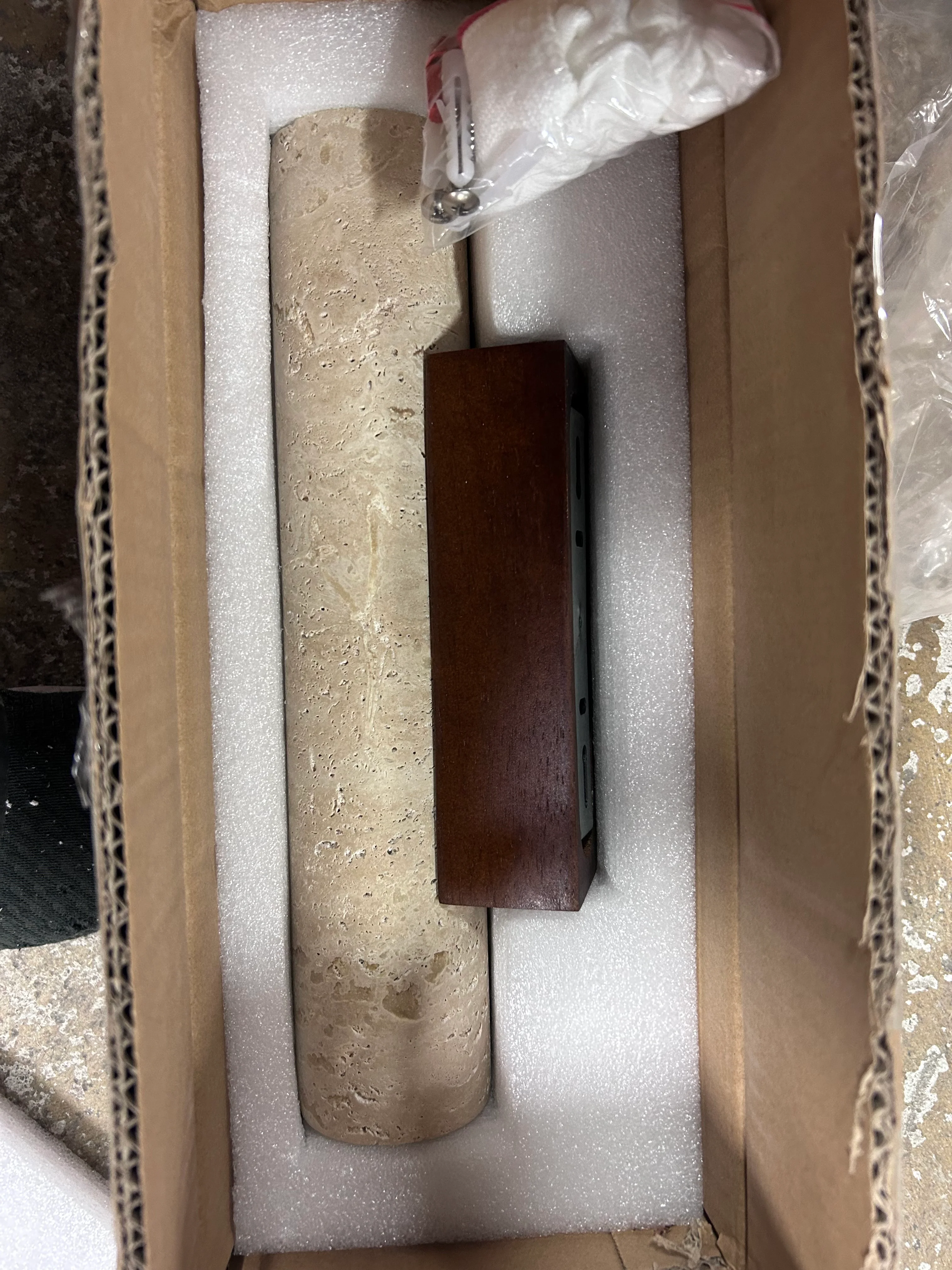 Uvineth Travertine Wall Lamp - Image 7